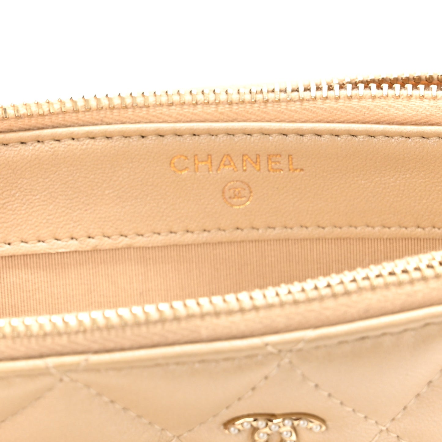 Iridescent Lambskin Quilted Pearl Clutch With Chain Beige