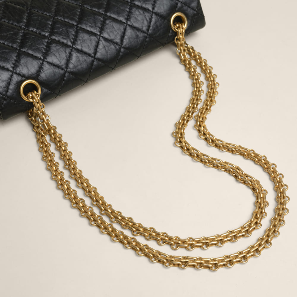 Chain strap on the Chanel 2.55