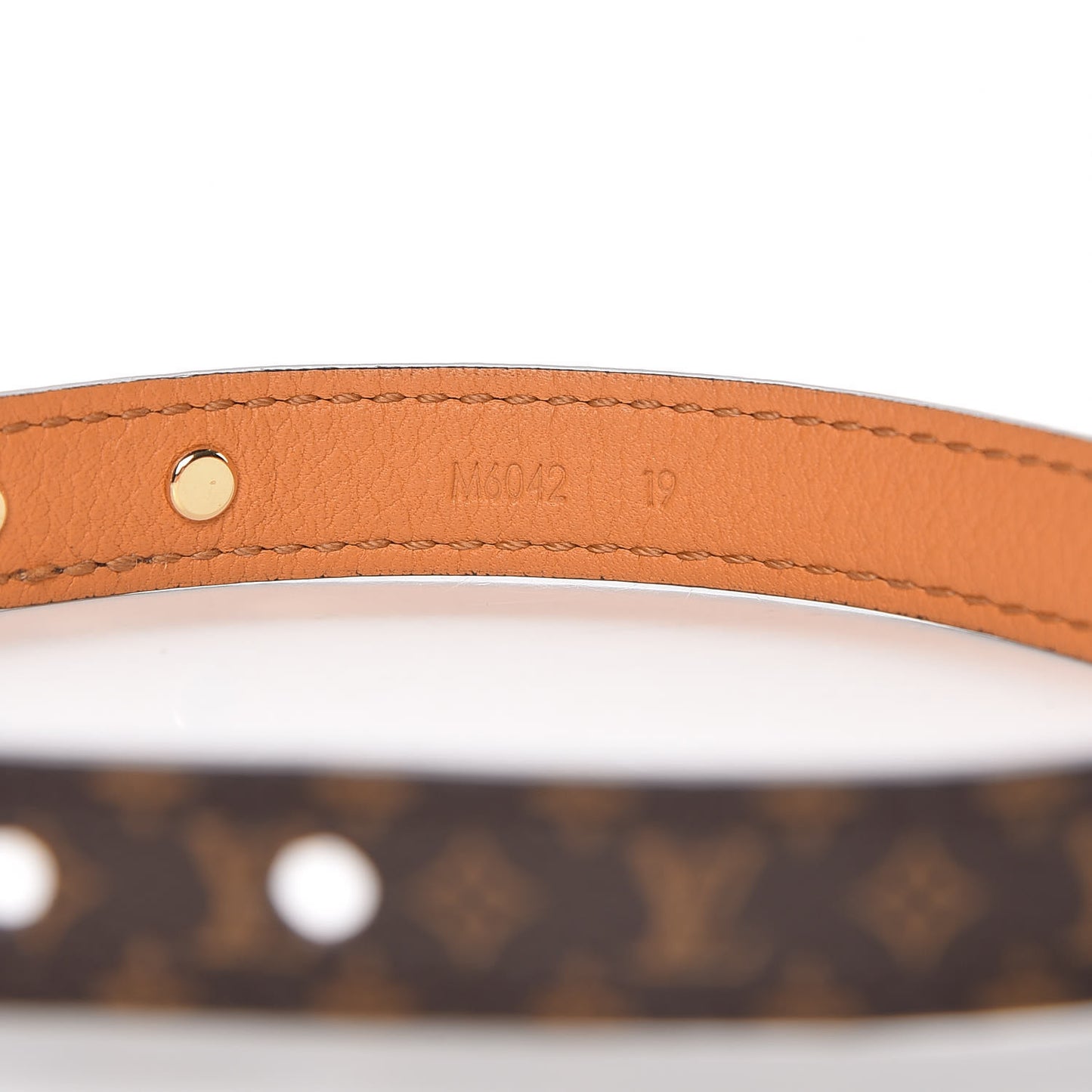 Monogram Essential V Bracelet 19