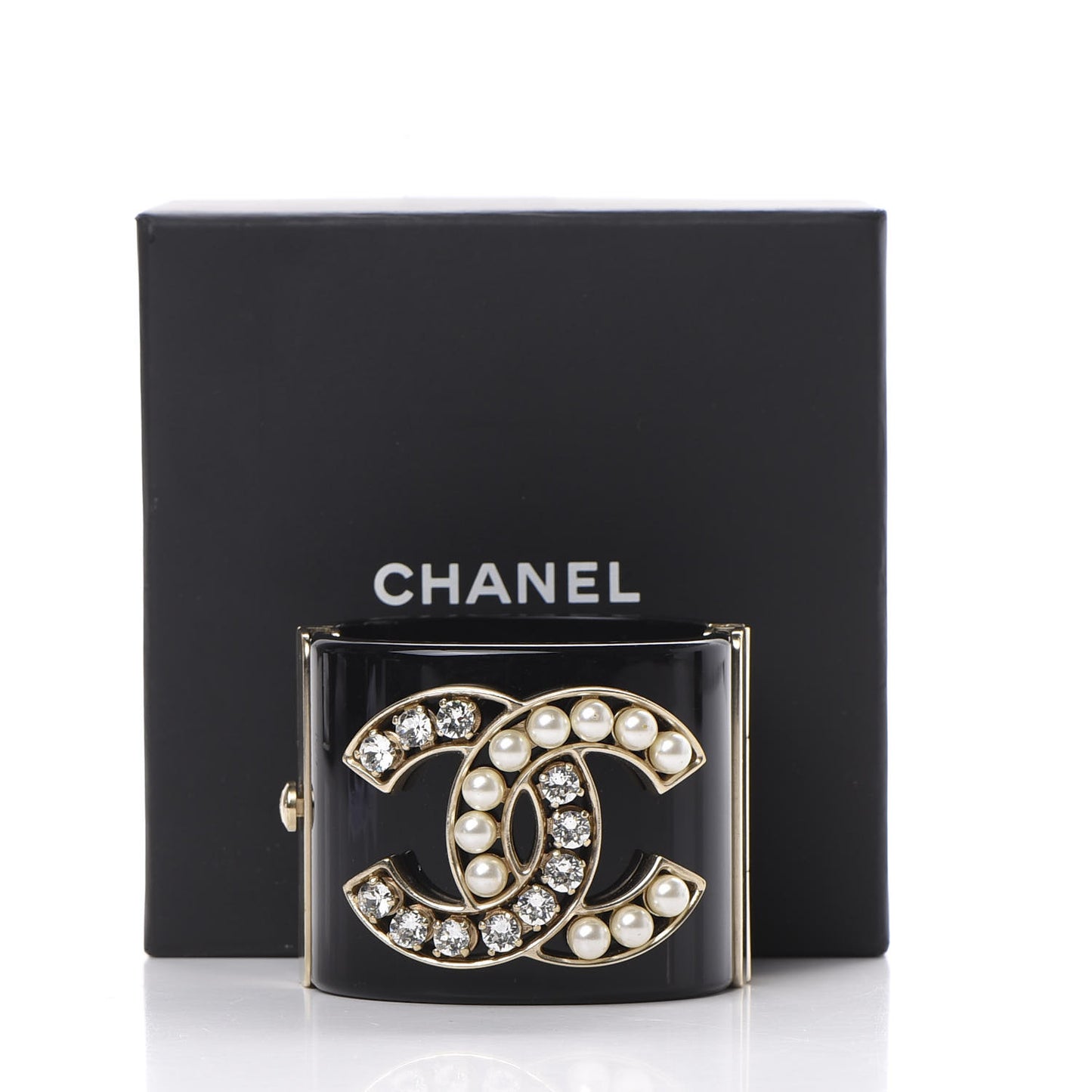 Resin Crystal Pearl CC Cuff Black