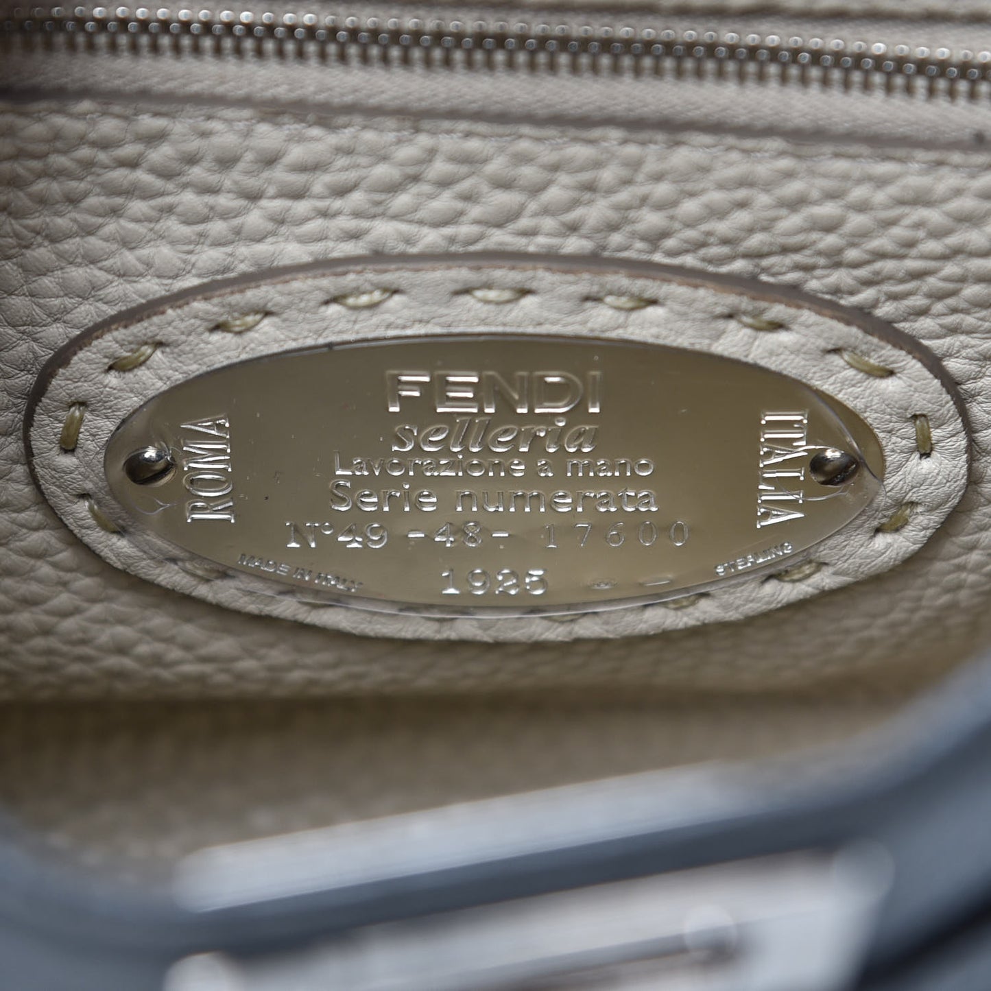 Cuoio Romano Selleria Bi-Color Mini Peekaboo Iconic Satchel Asfalto Latte