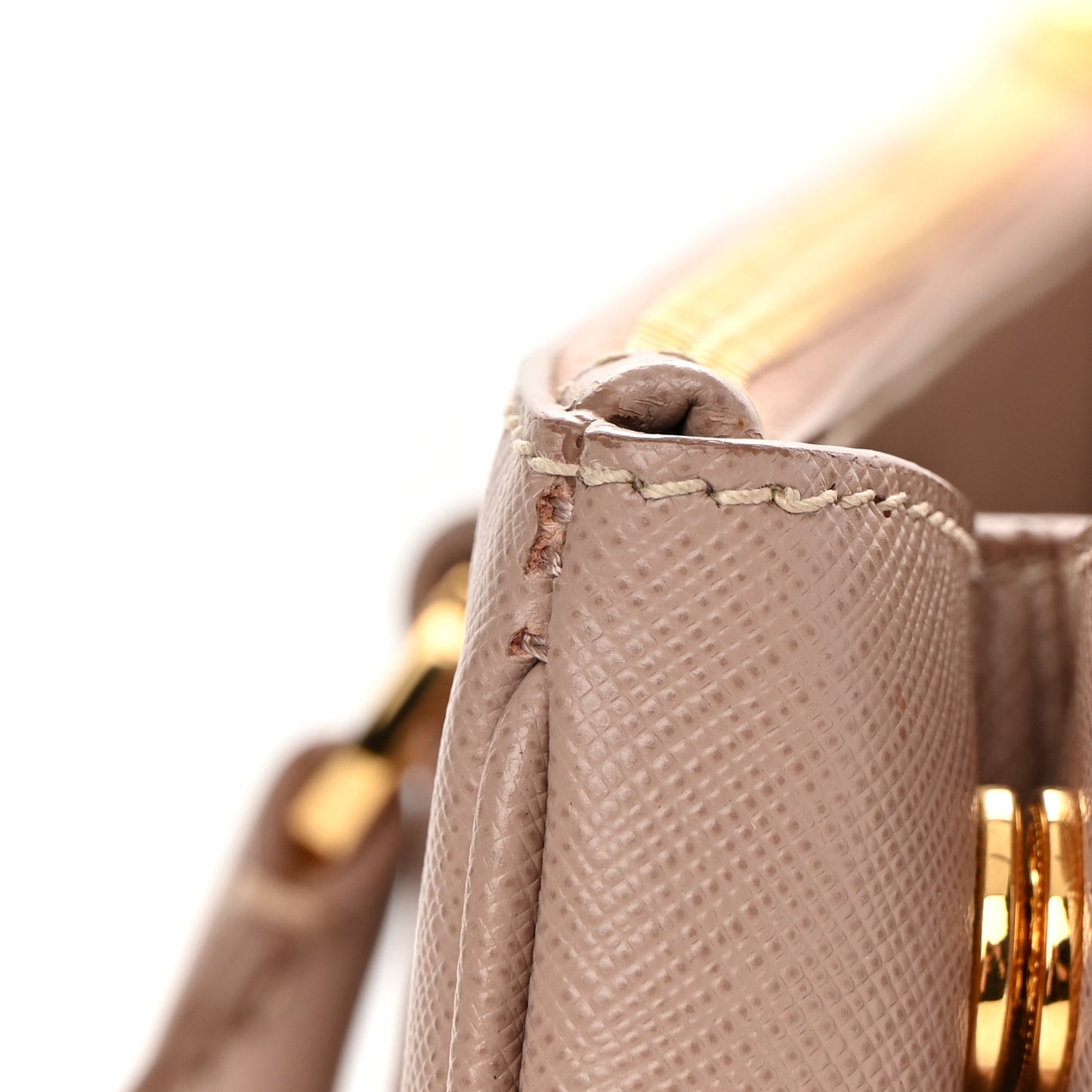 Saffiano Medium Galleria Double Zip Tote Cammeo