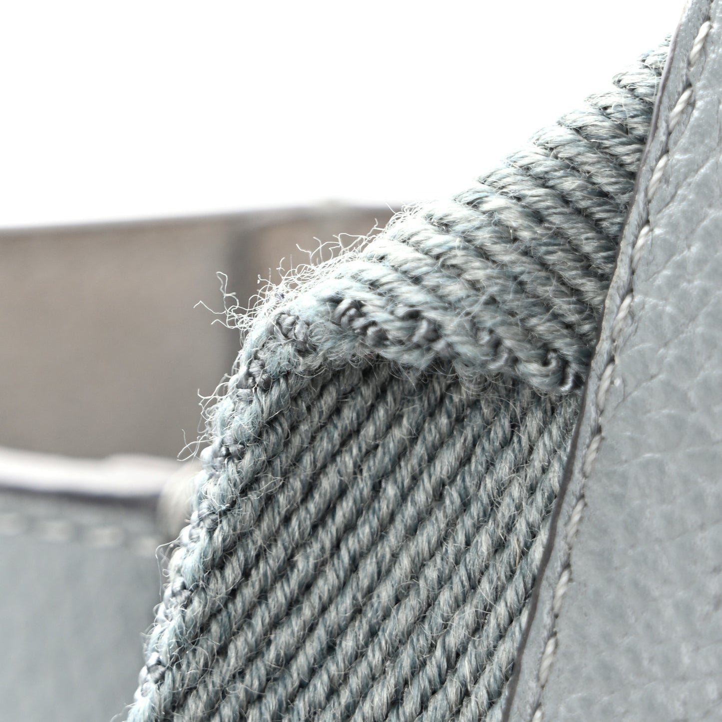 Soft Grained Calfskin Small Sangle Bucket Bag Cloud