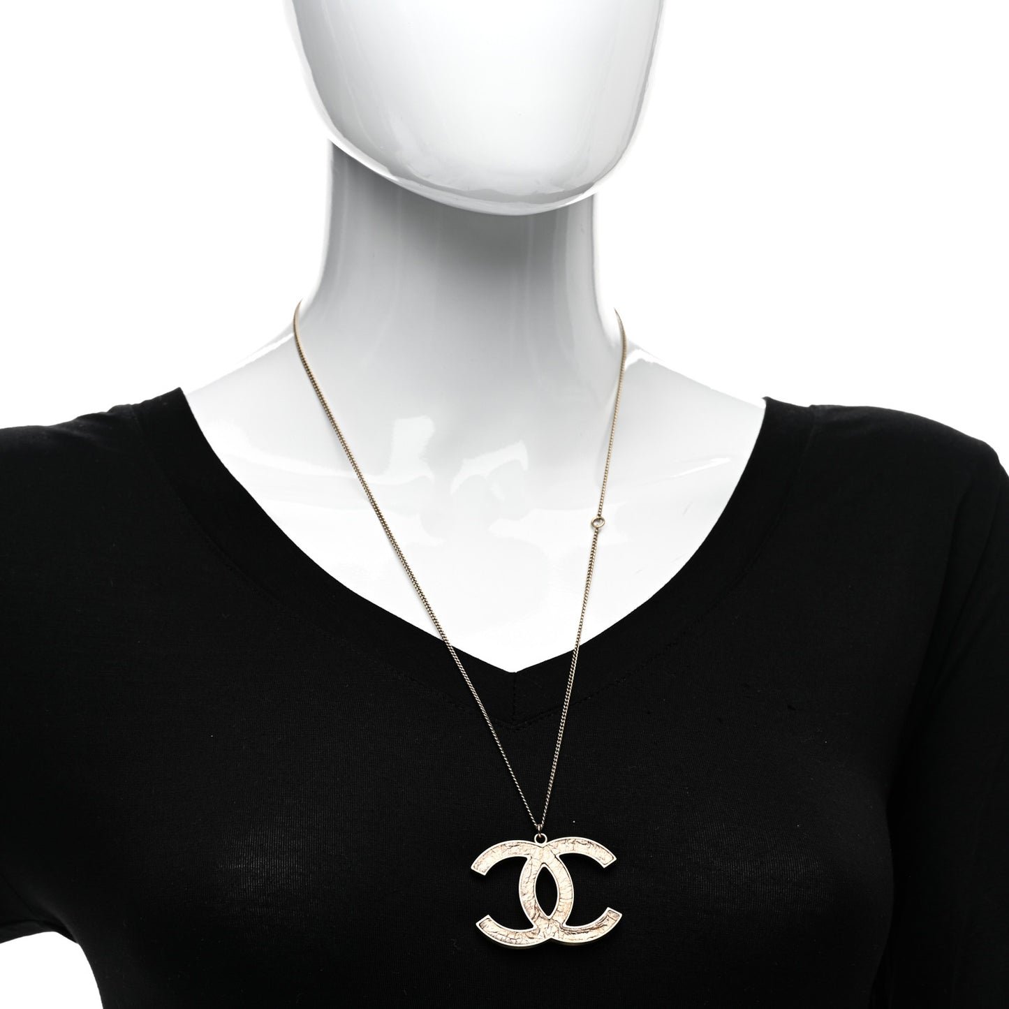 Metal Textured CC Pendant Necklace Gold