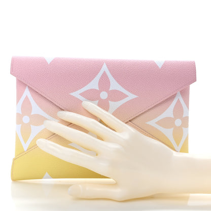 Louis Vuitton Monogram Giant By The Pool Kirigami Pochette Set 2 of 9