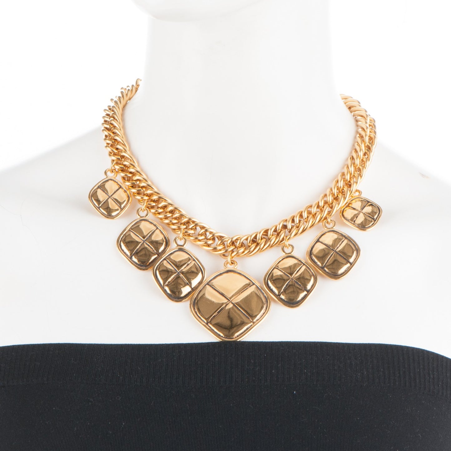 Short Necklace Gold