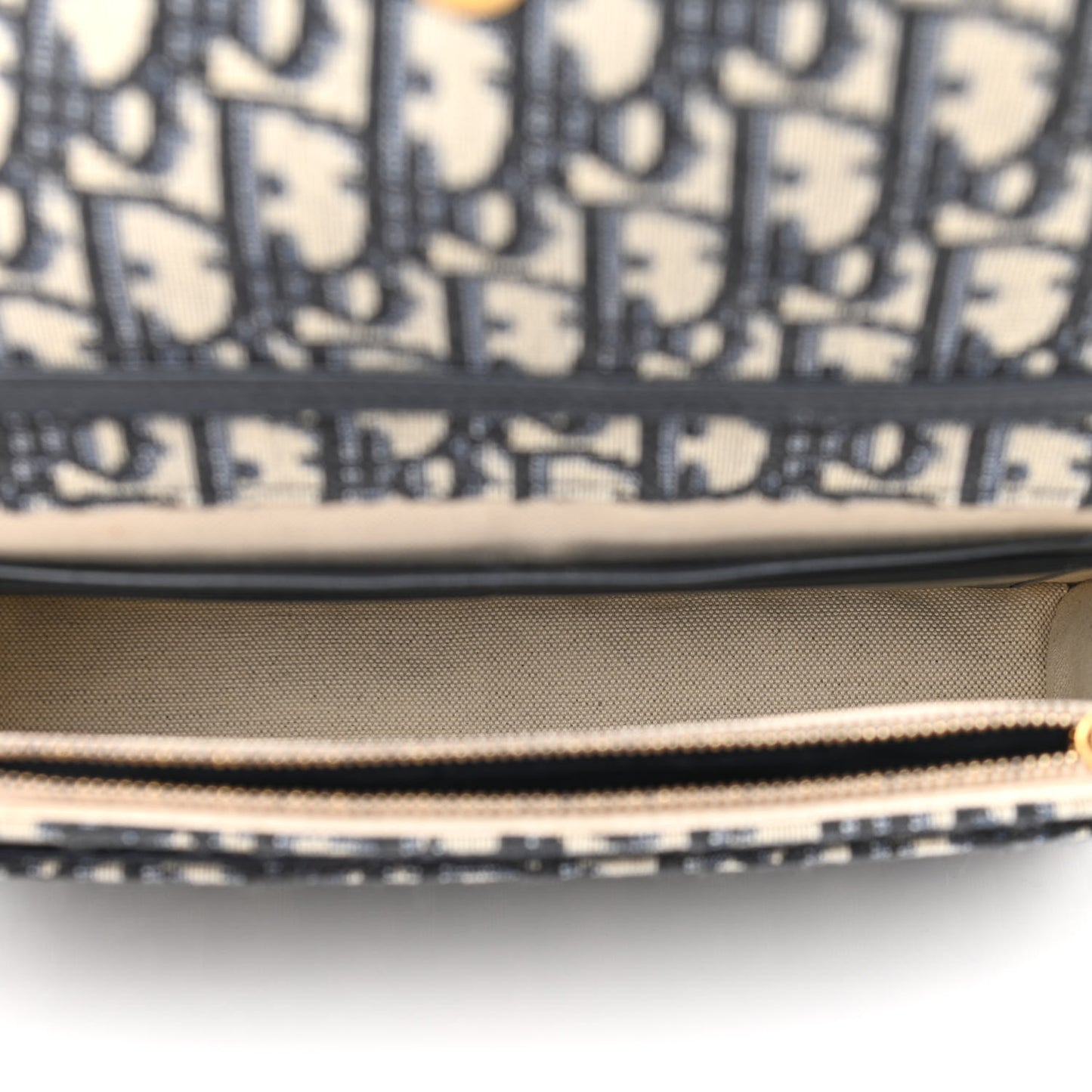 Oblique Saddle Chain Pouch Blue
