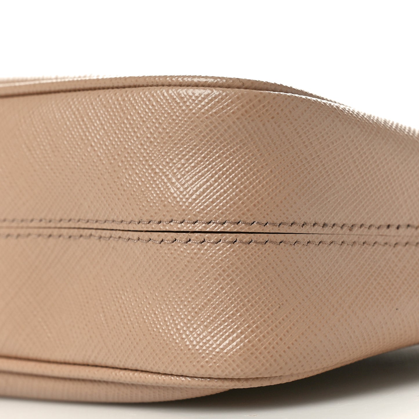 Saffiano Lux Re-Edition 2005 Shoulder Bag Cammeo