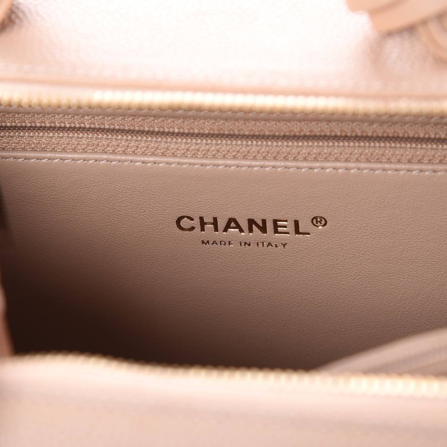 Caviar Quilted Medium CC Filigree Vanity Case Beige