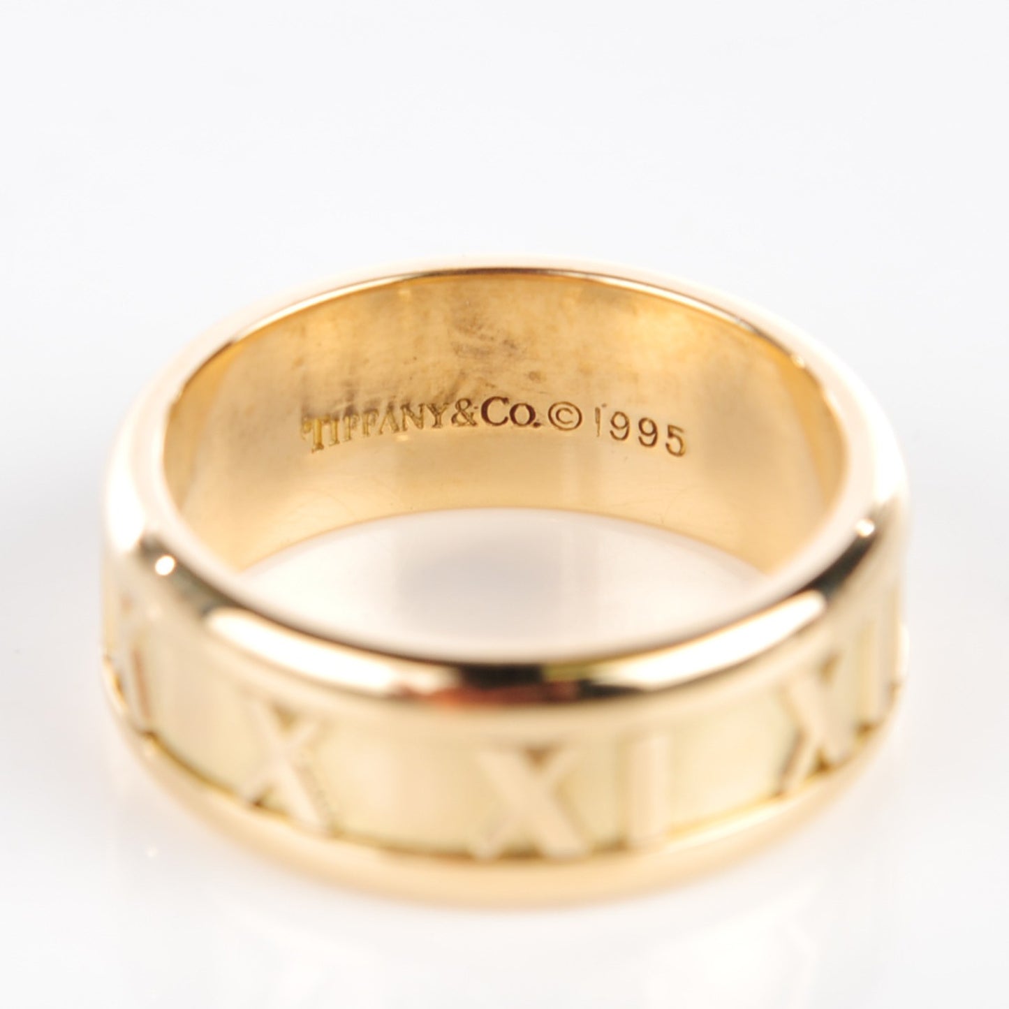 18K Yellow Gold 7mm Atlas Closed Band Ring 5.75