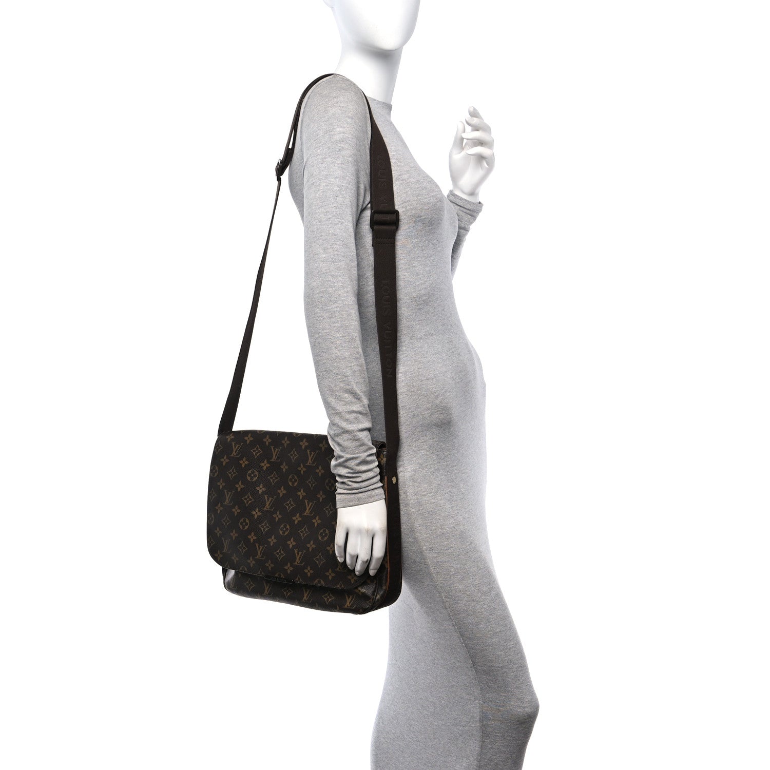 Louis Vuitton Monogram Beaubourg MM Messenger Bag 2 of 10