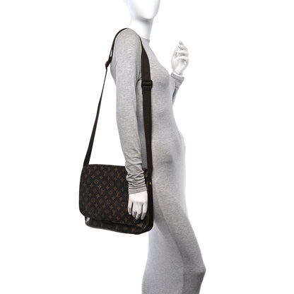 Louis Vuitton Monogram Beaubourg MM Messenger Bag 2 of 10