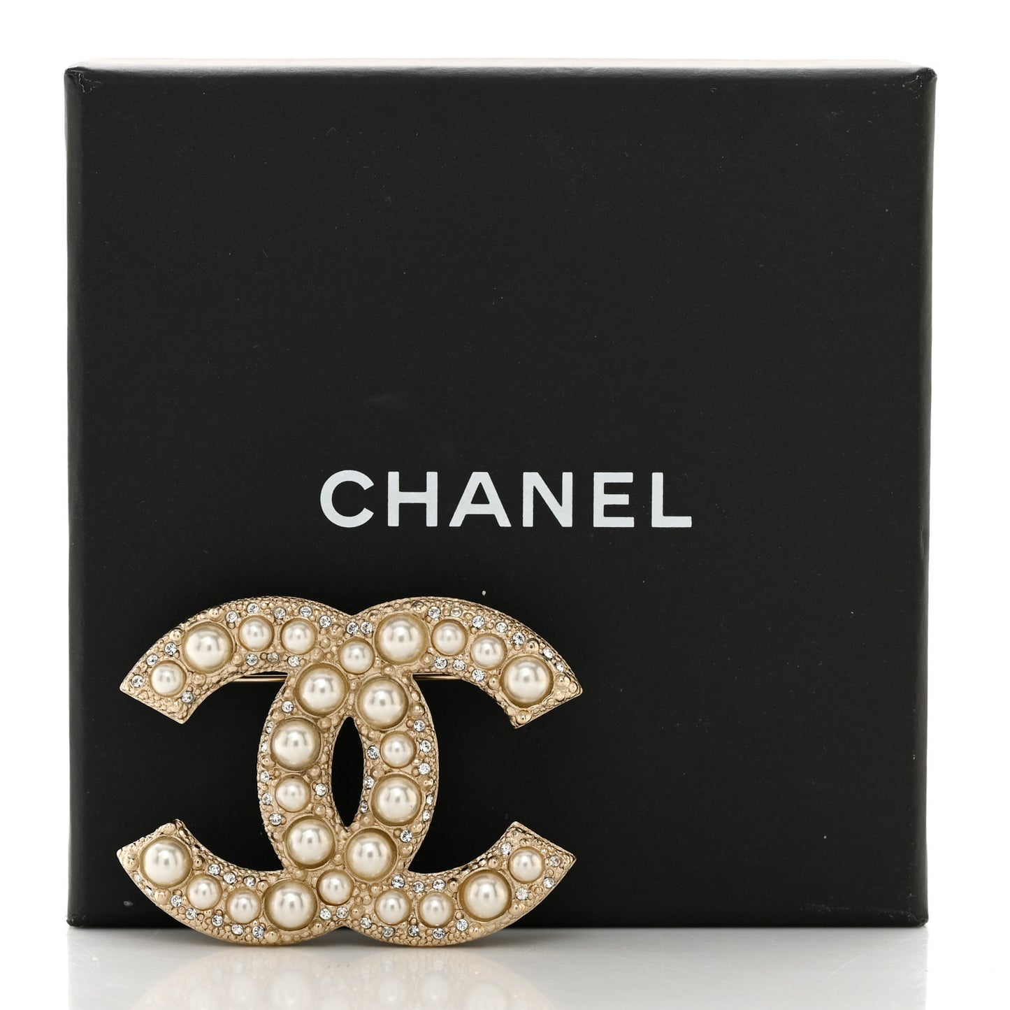 Metal Crystal Graduated Pearl CC Brooch Gold