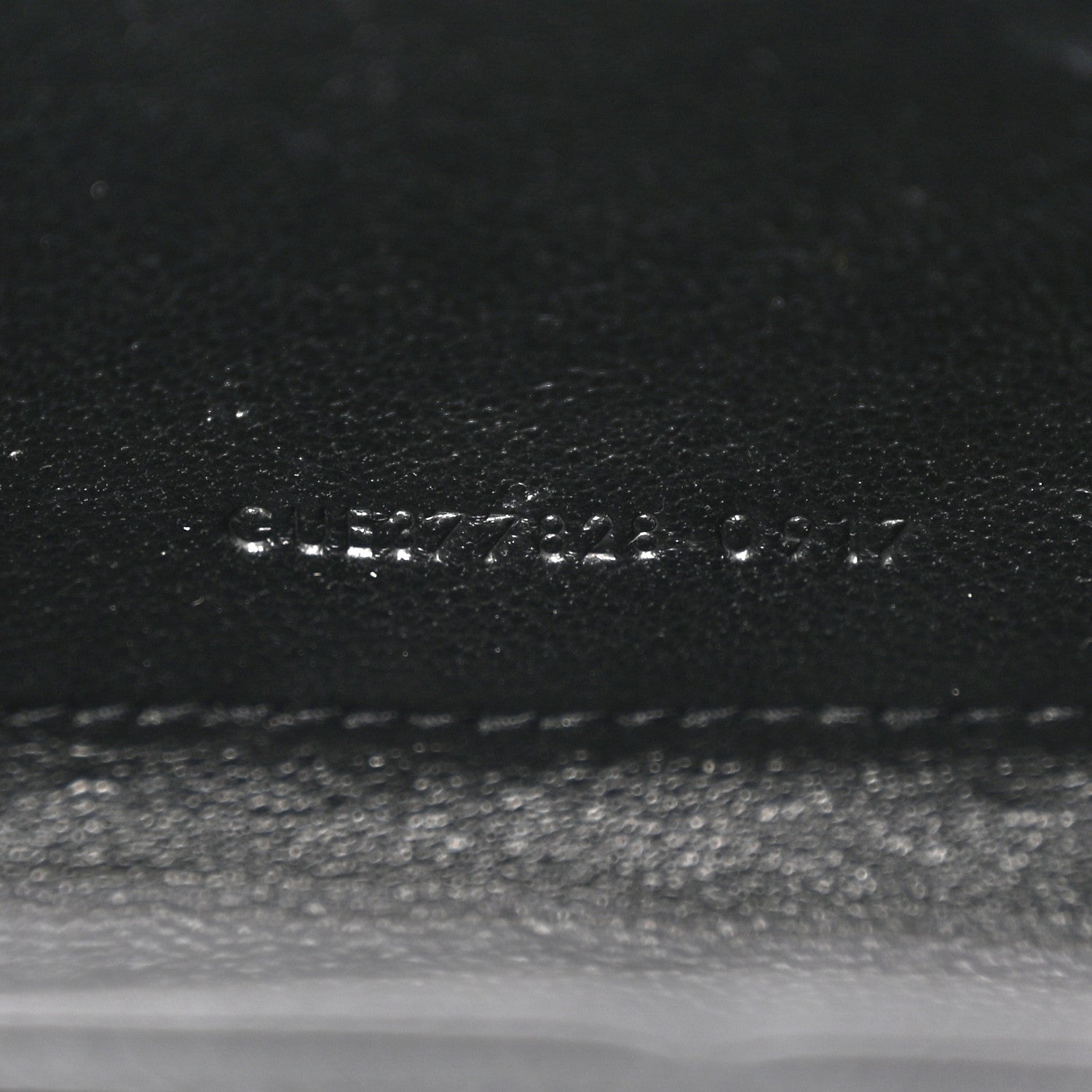 Saint Laurent Grain De Poudre Matelasse Chevron Monogram Monochrome Chain Wallet Black 7 of 10