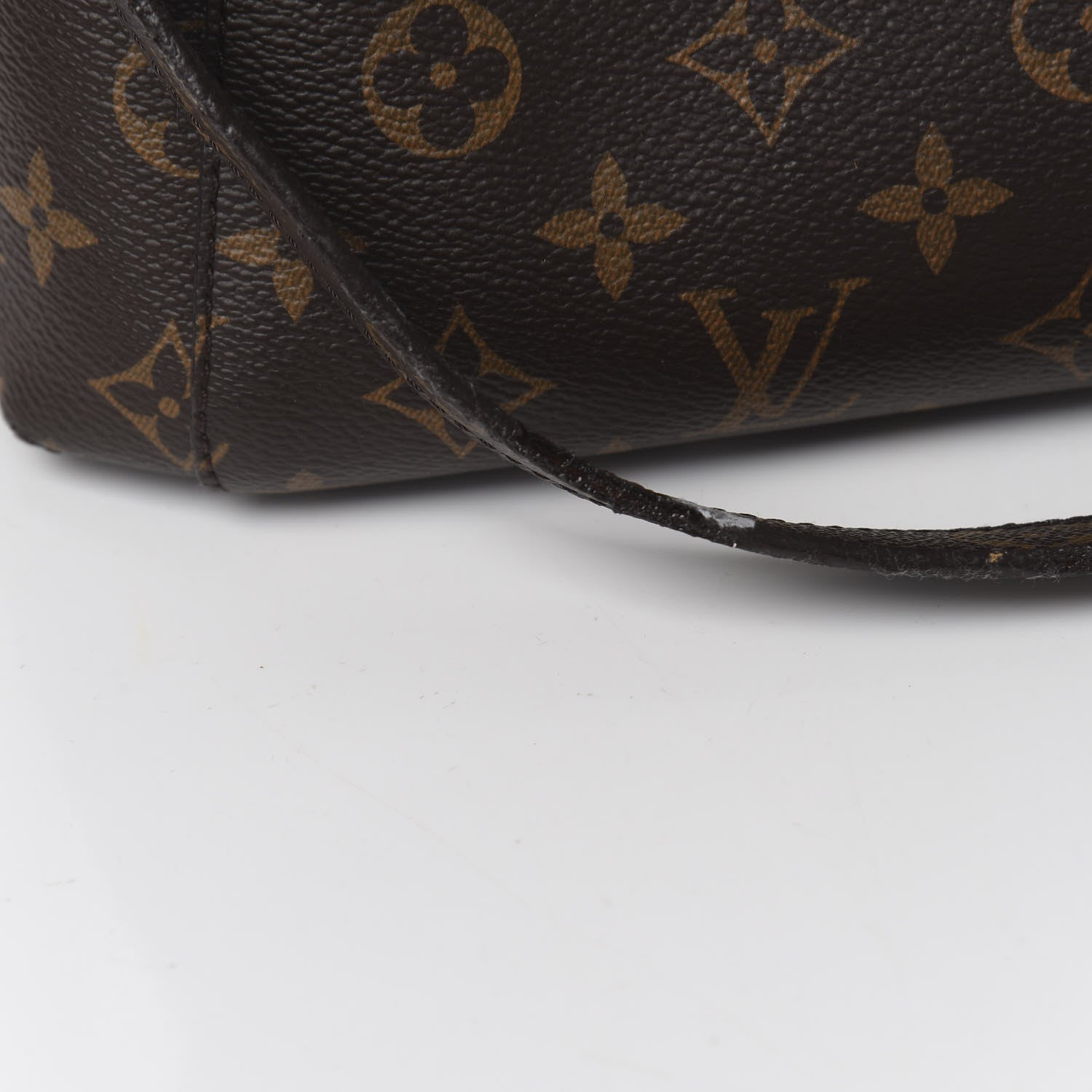 Louis Vuitton Monogram Montaigne MM 9 of 16