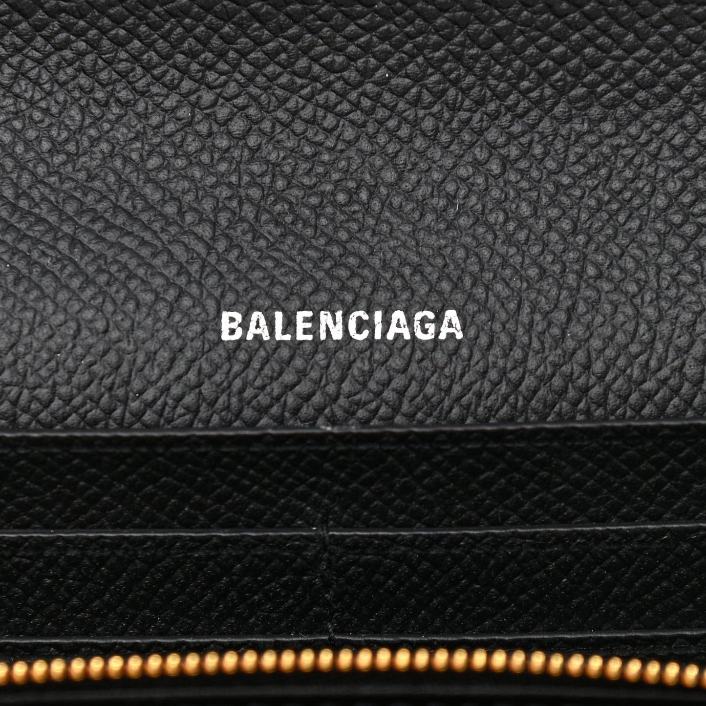 Grained Calfskin Logo Cash Continental Wallet on Chain Black White