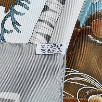 Hermes Silk La Vie Du Grand Nord Scarf 90 Bleu Lavande Bleu Pale Gris Perle 3 of 5