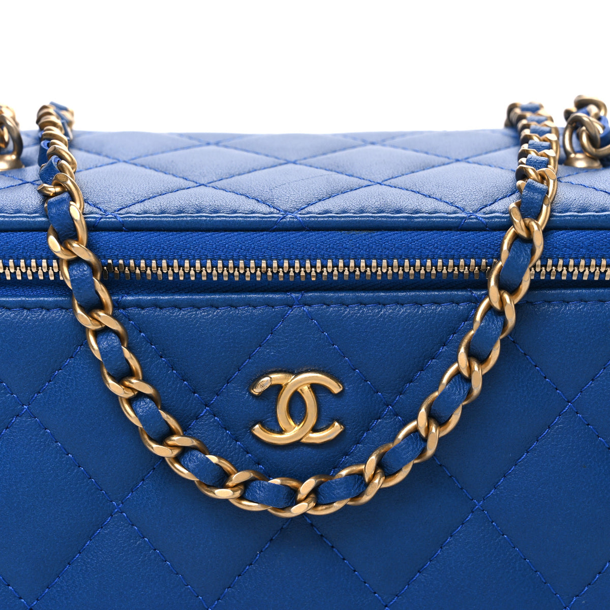 Lambskin Quilted Pearl Crush Small Vanity Case With Chain Blue