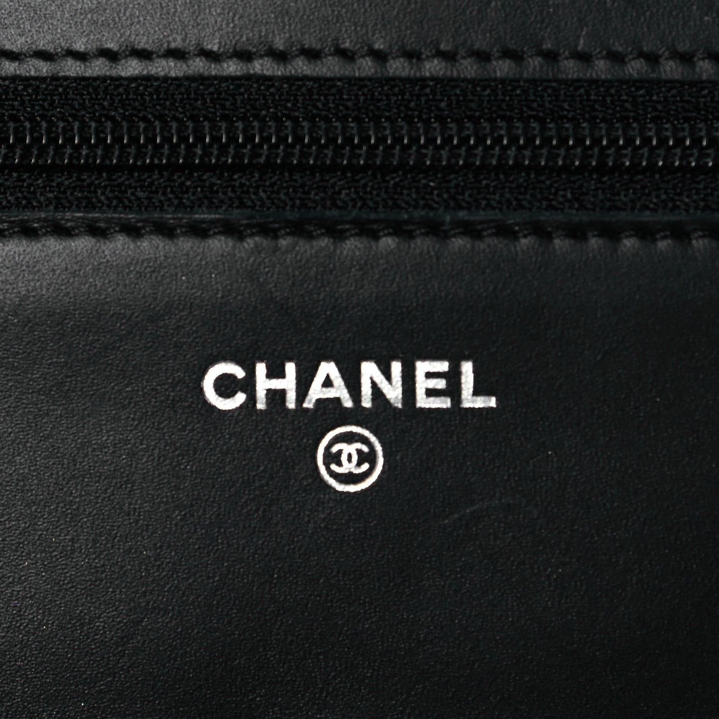 Patent Quilted Wallet On Chain WOC Black