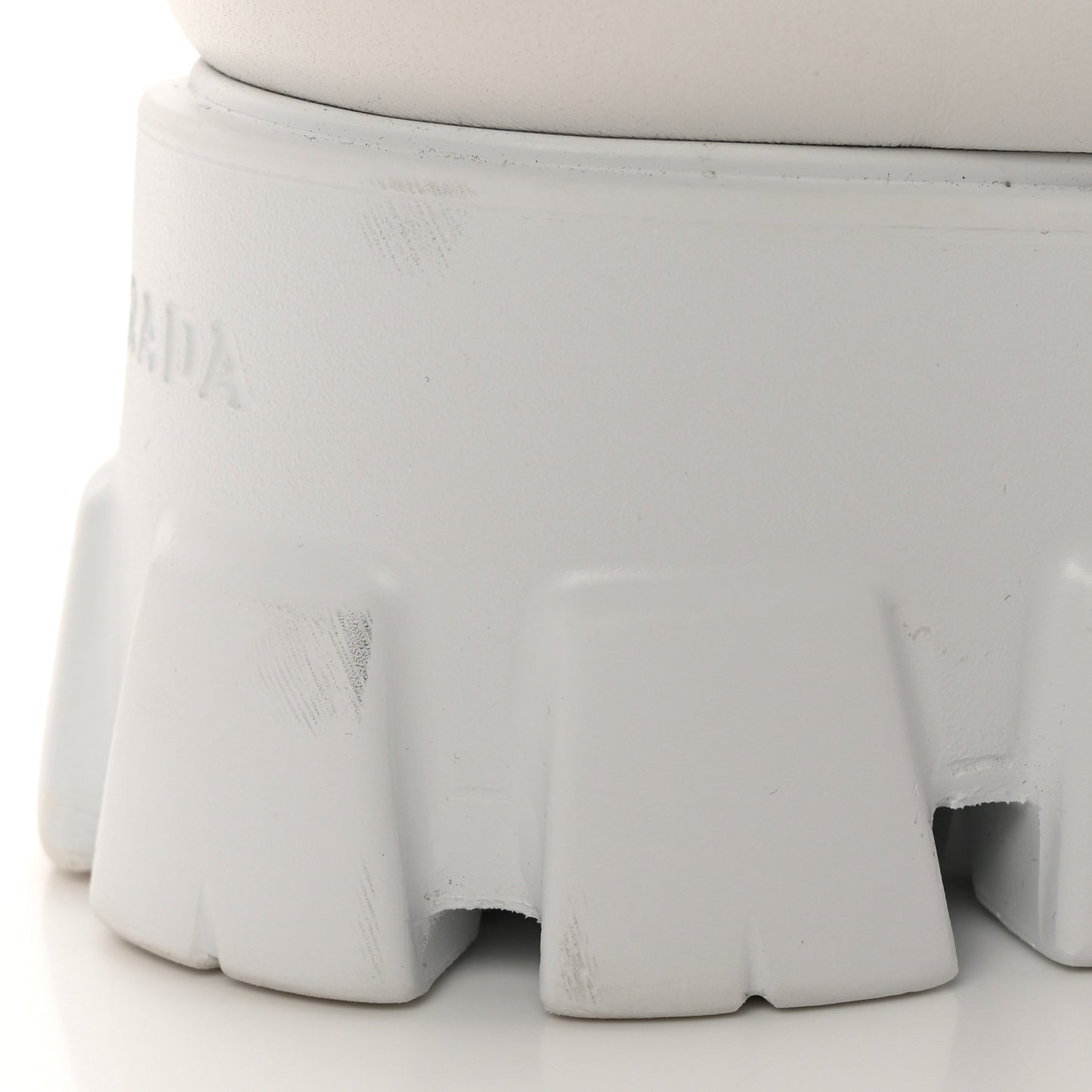 Nappa Soft Metal Triangle Logo Padded Monolith 55mm Sneakers 39.5 White