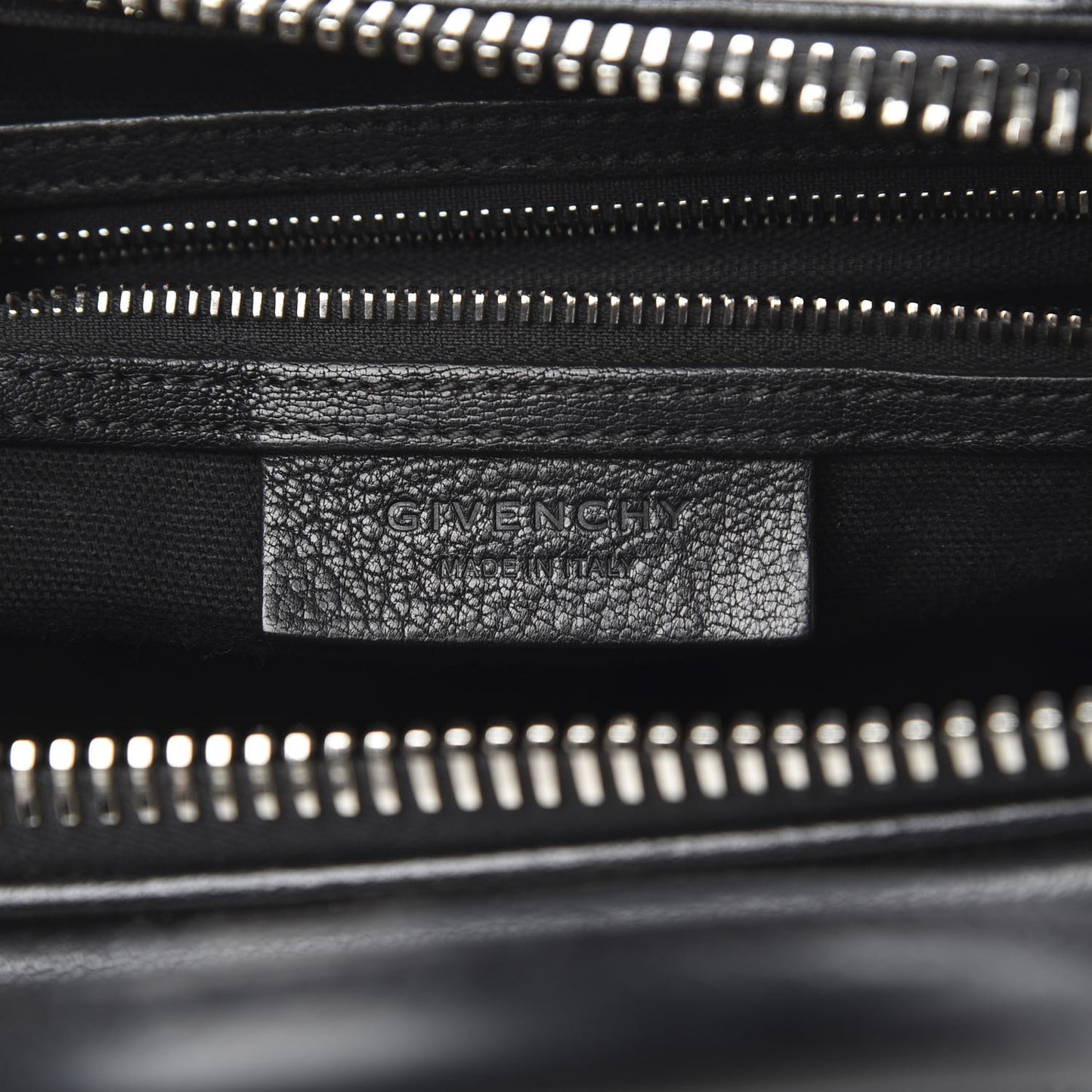 Sugar Goatskin Medium Antigona Black