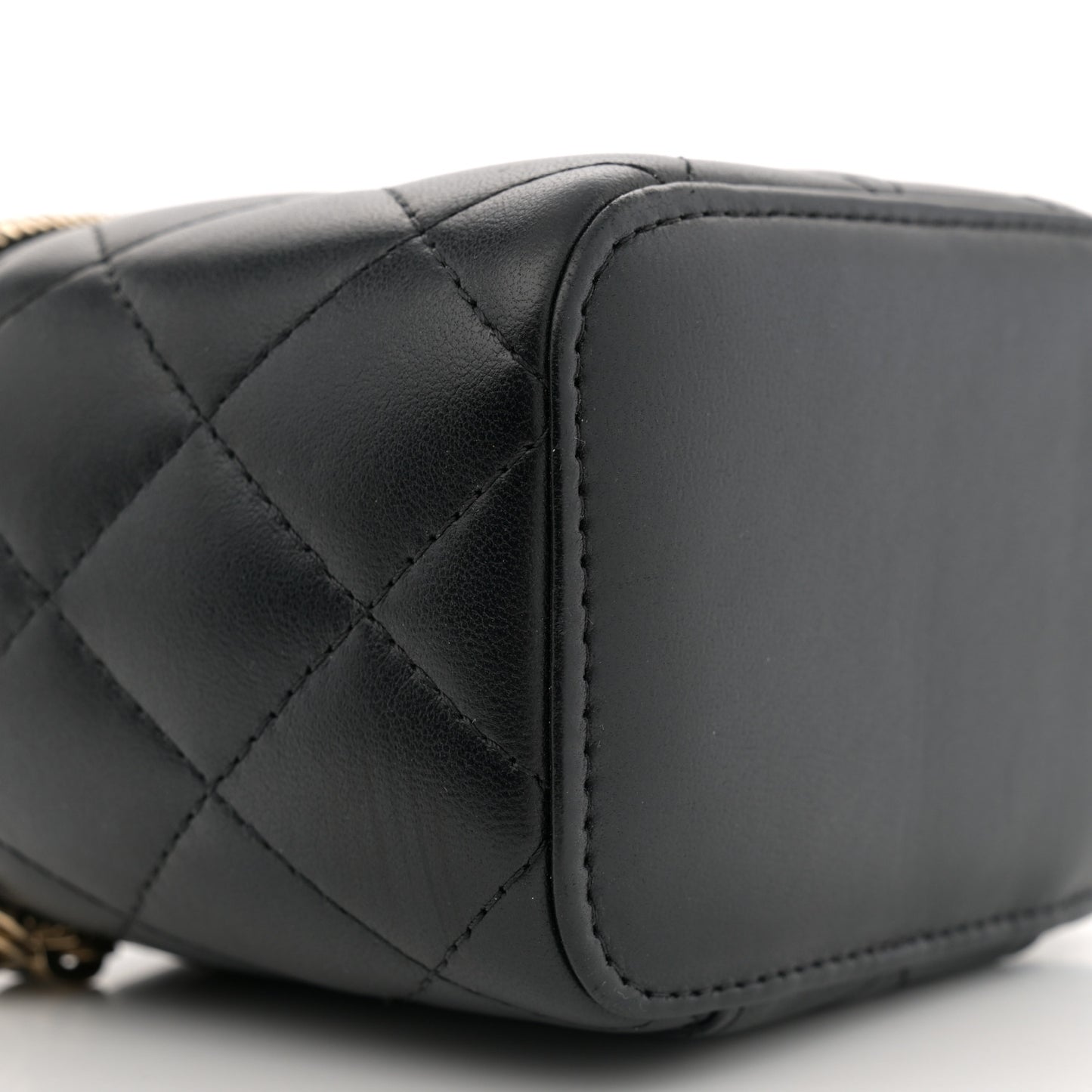 Lambskin Quilted Mini Pearl Crush Vanity Case With Chain Black