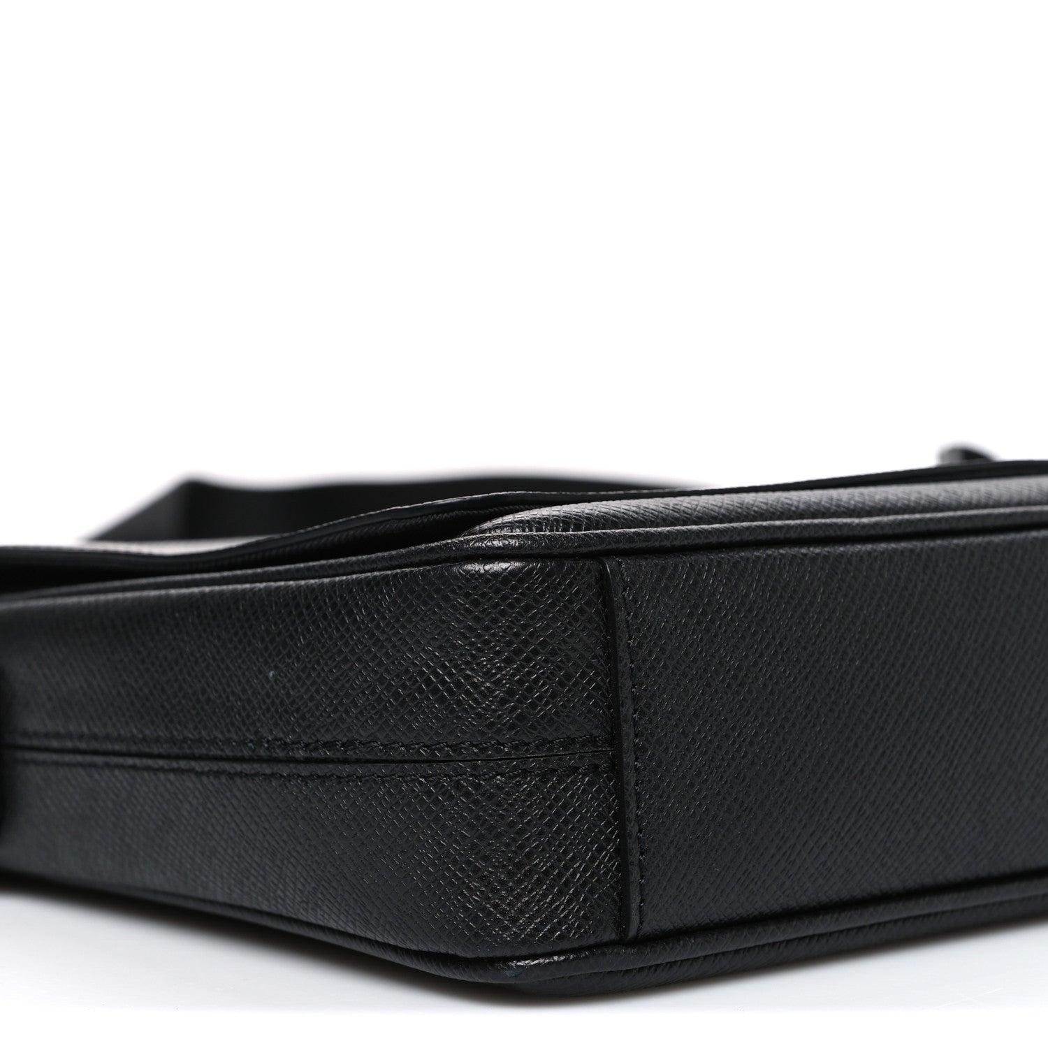 Louis Vuitton Taiga District PM Black 8 of 9