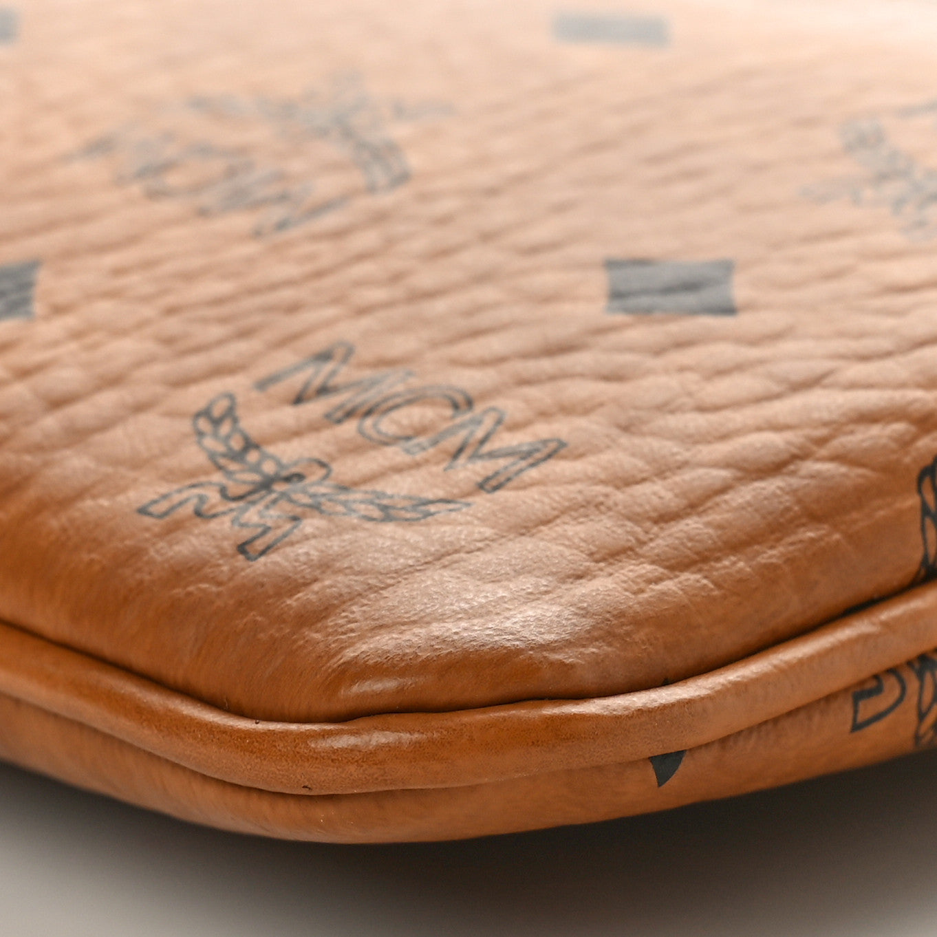 Visetos Medium Crossbody Pouch Cognac