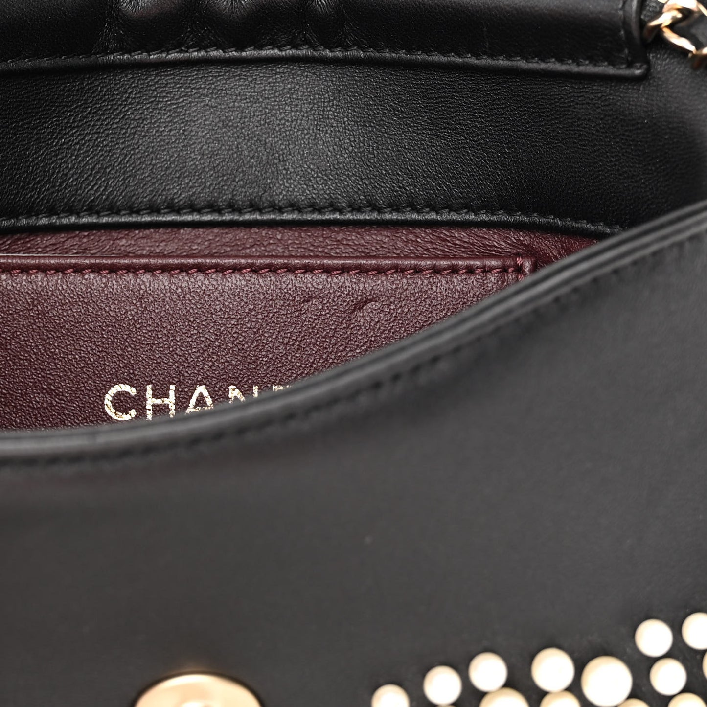 Lambskin Pearls Flap Black