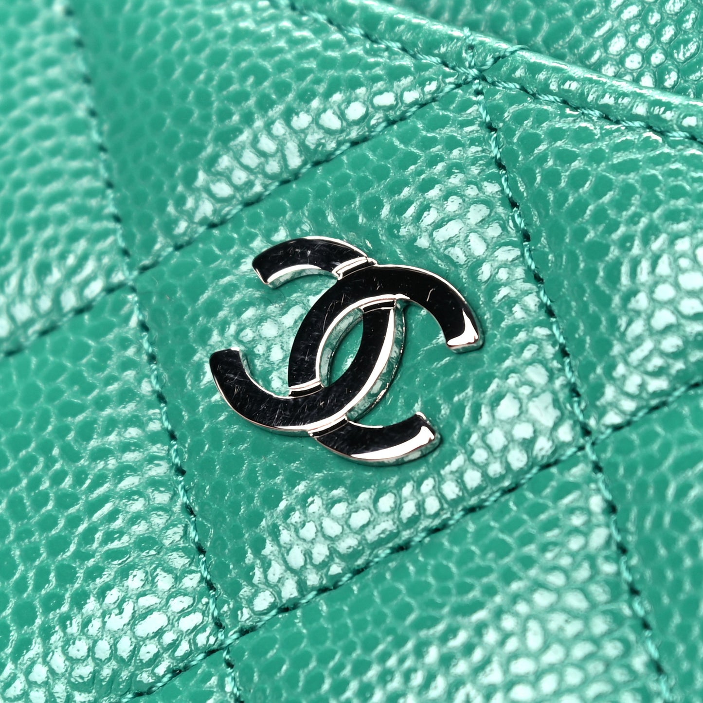 Metallic Caviar Quilted Card Holder Green