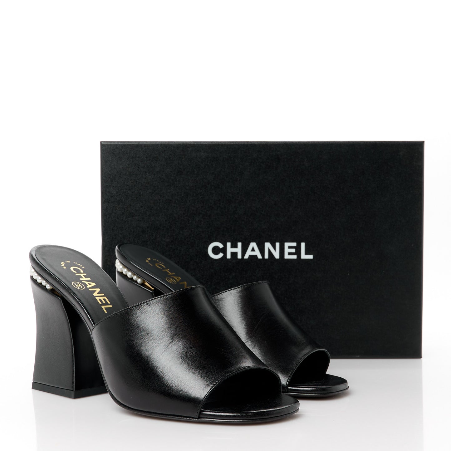 Shiny Goatskin Pearl Mule 39.5 Black