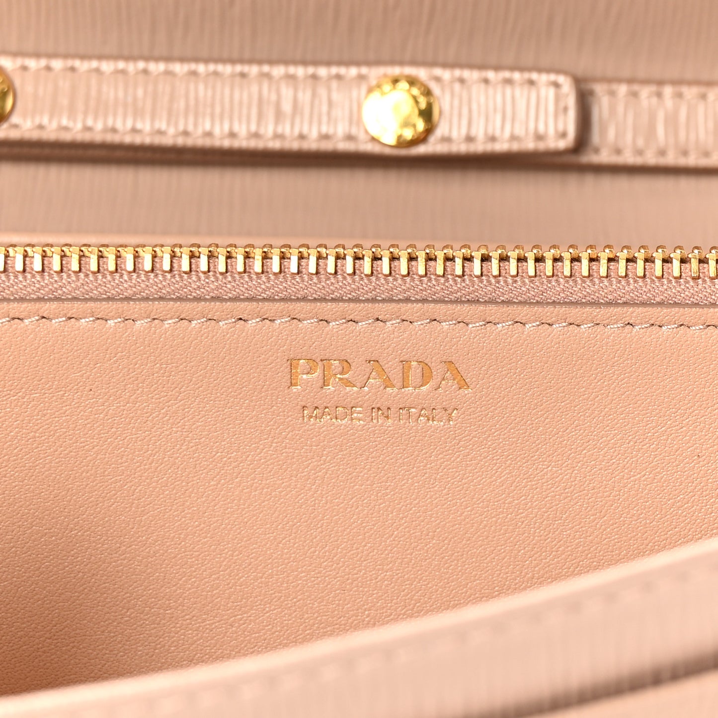 Vitello Move Metal Oro Chain Wallet Cipria