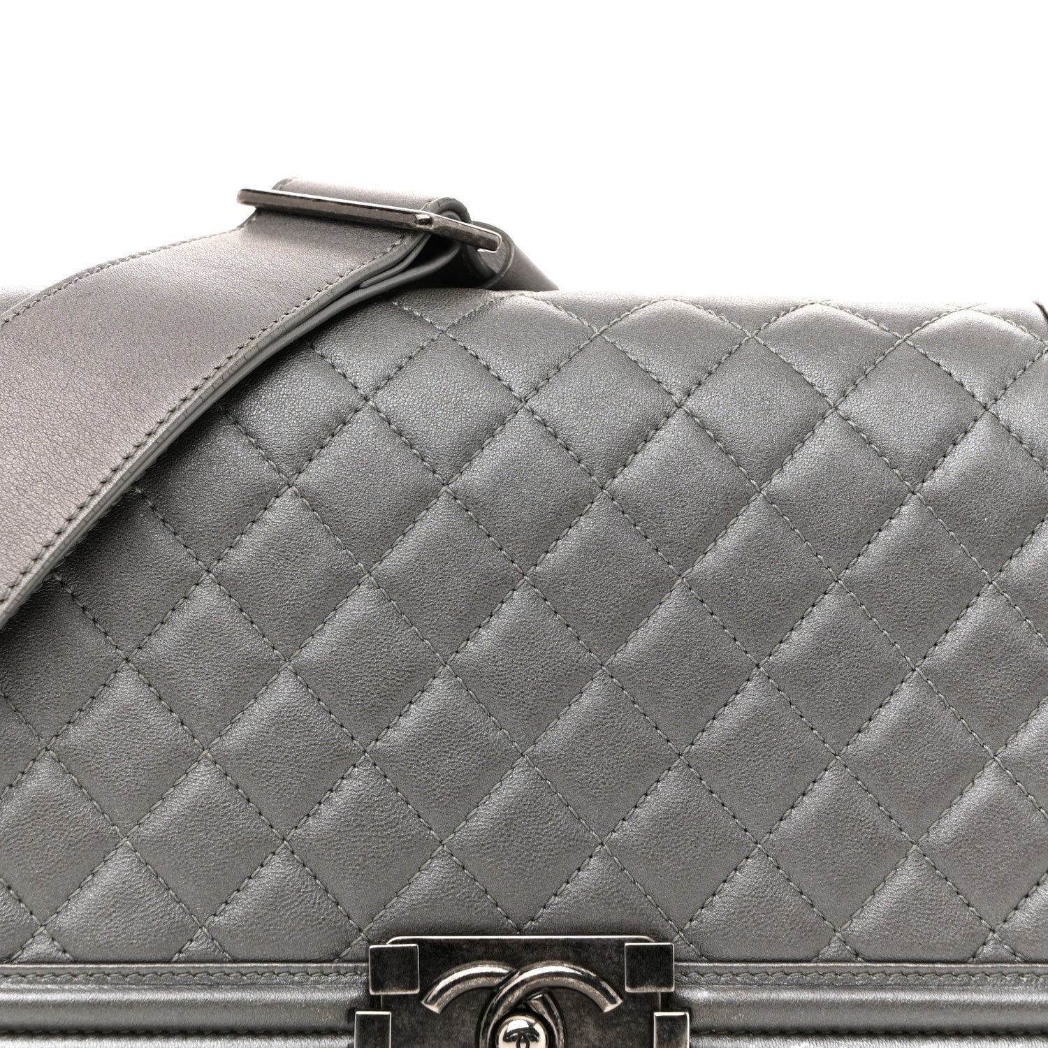 Chanel Metallic Lambskin Stingray Quilted Medium Boy Flap Silver 15 of 31