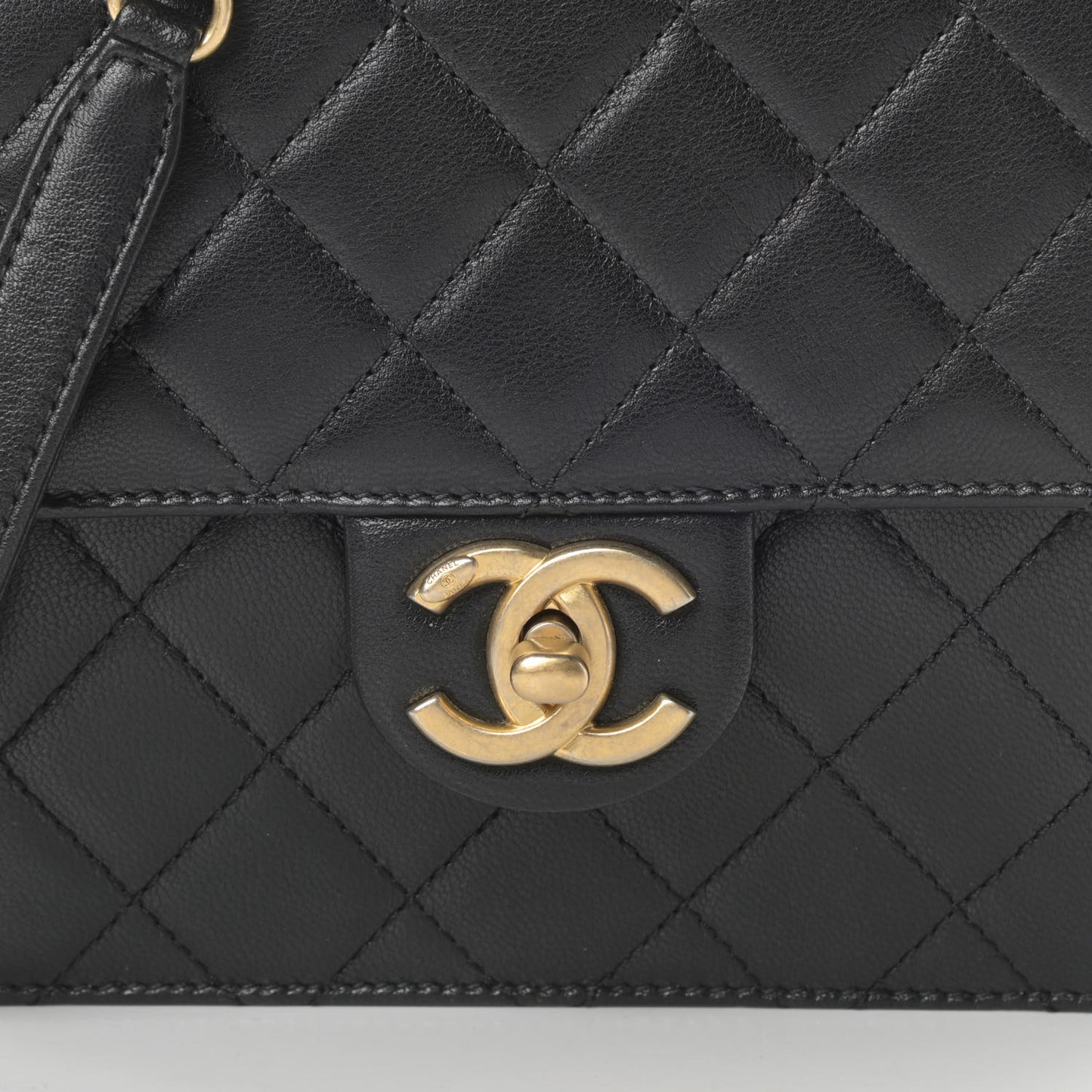 Goatskin Quilted Chic Pearls Flap Black