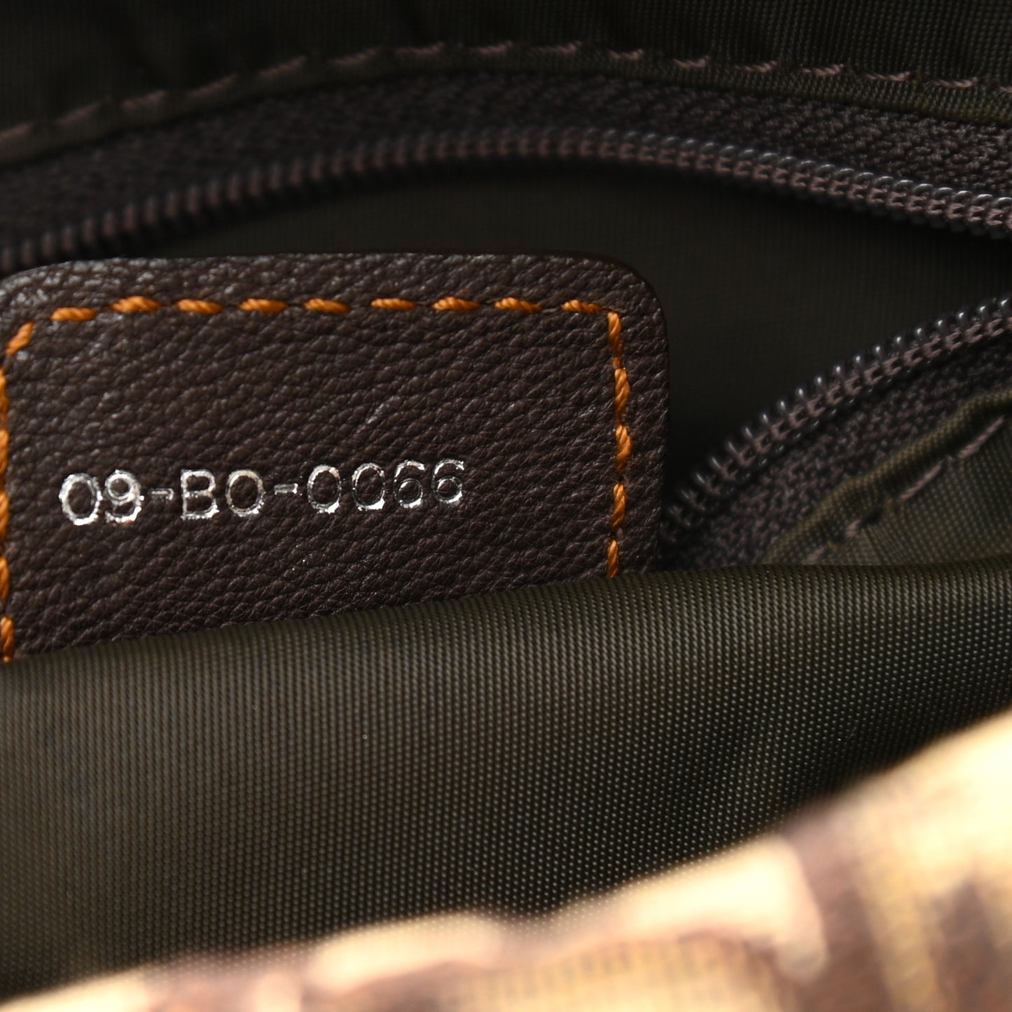Monogram Buckle Hobo Marron Fonce