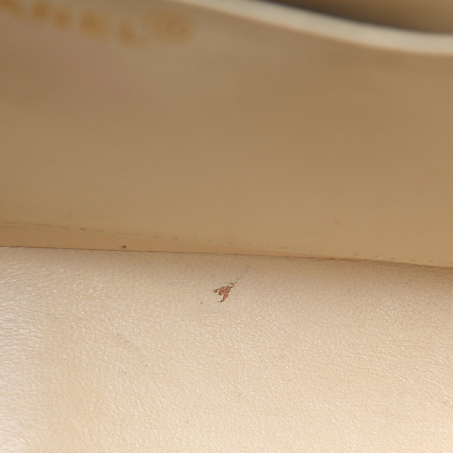Caviar Vertical Quilted Small Single Flap Beige