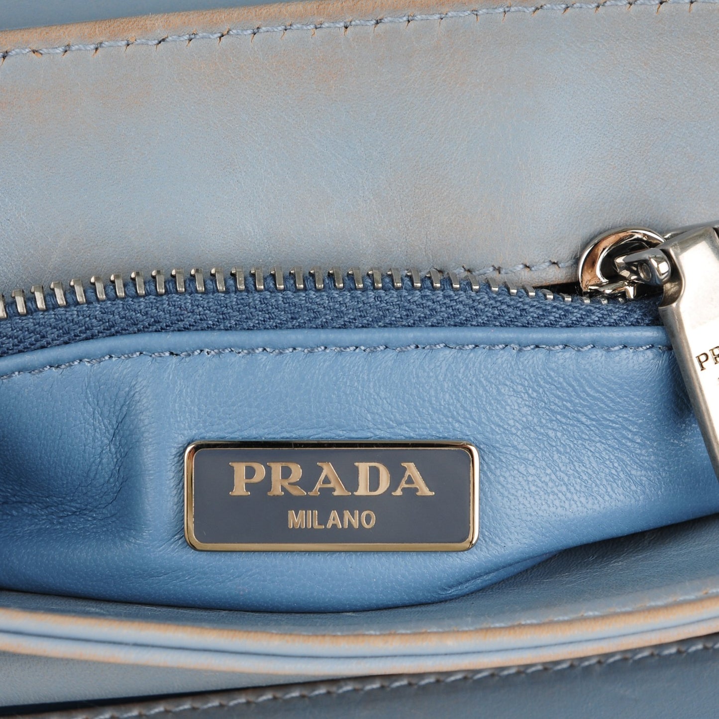 Vitello Vintage Metal Closure Shoulder Bag Light Blue