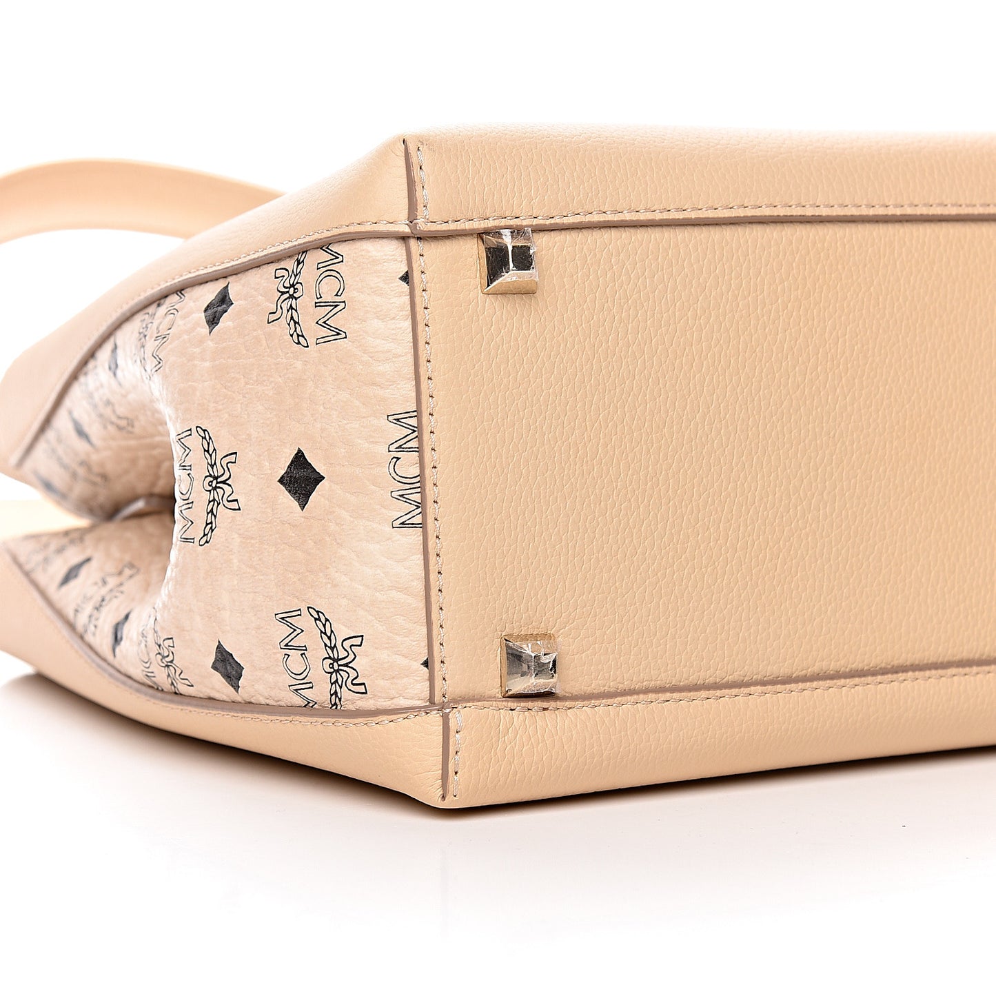 Grained Calfskin Visetos Medium Sarah Hobo Latte Beige