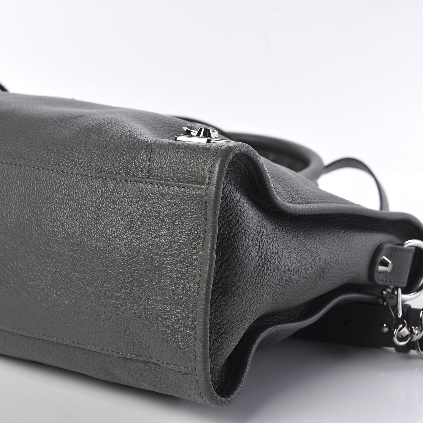 Chevre Silver Metallic Edge Hardware City Gris Acier