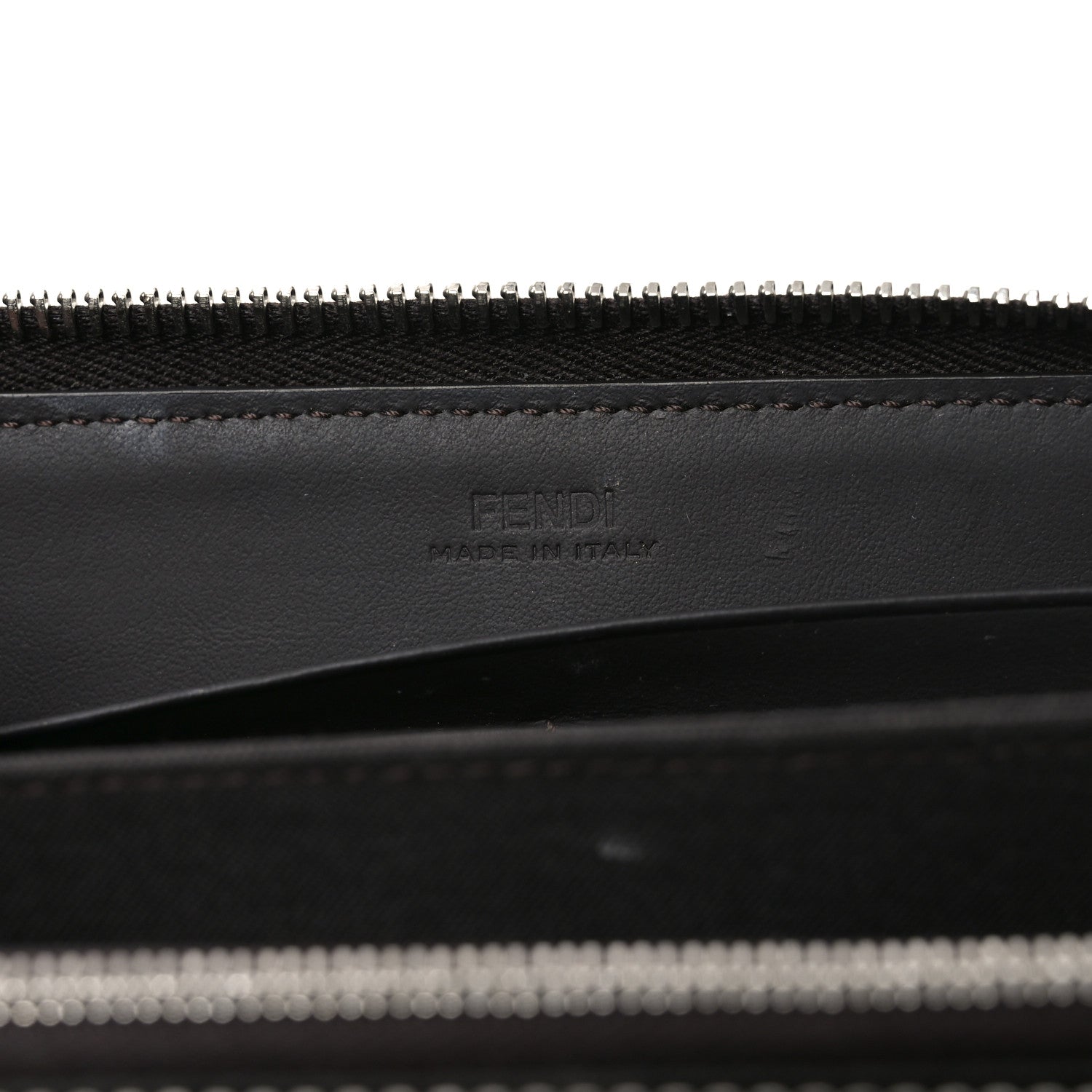 Fendi Vitello King Tamponato Logo Embossed Zip Around Wallet Cuoio 6 of 7