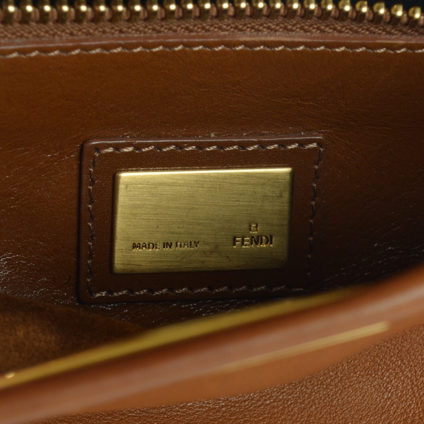 Vitello Saddle Medium Peekaboo Iconic Satchel Siena