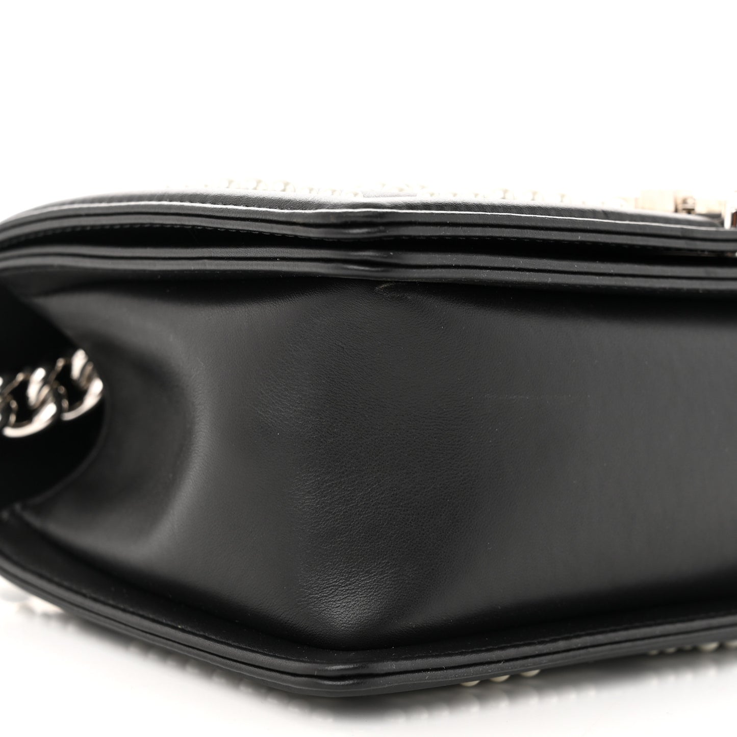 Calfskin Pearl Chevron Medium Boy Flap Black