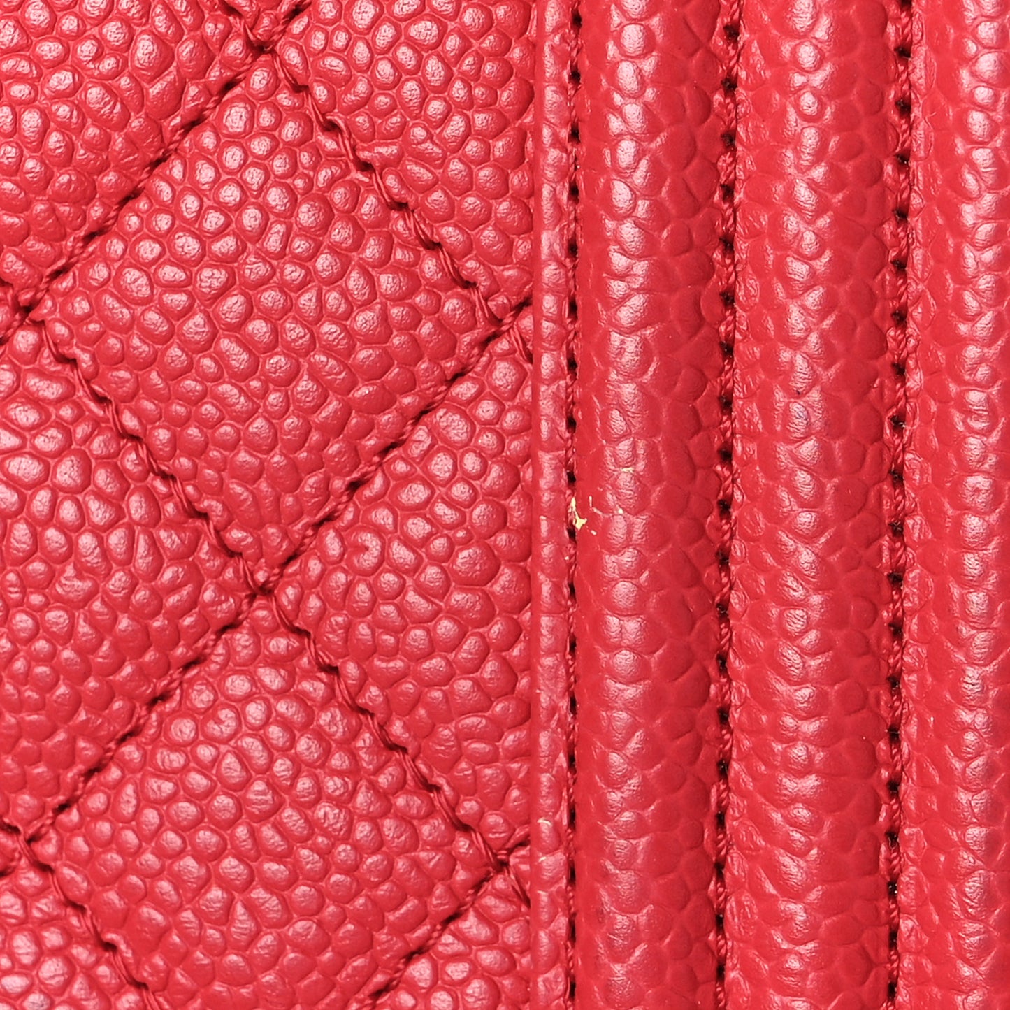 Caviar Quilted Medium Boy Flap Red