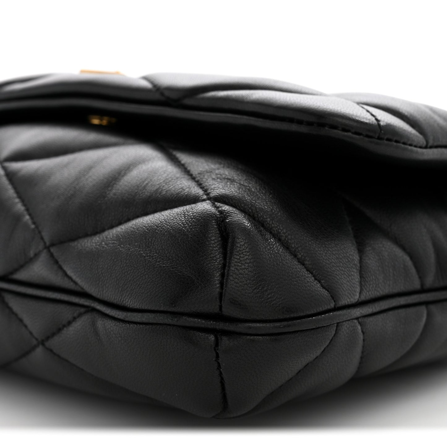 Lambskin Quilted Le 57 Diamond Shoulder Bag Black