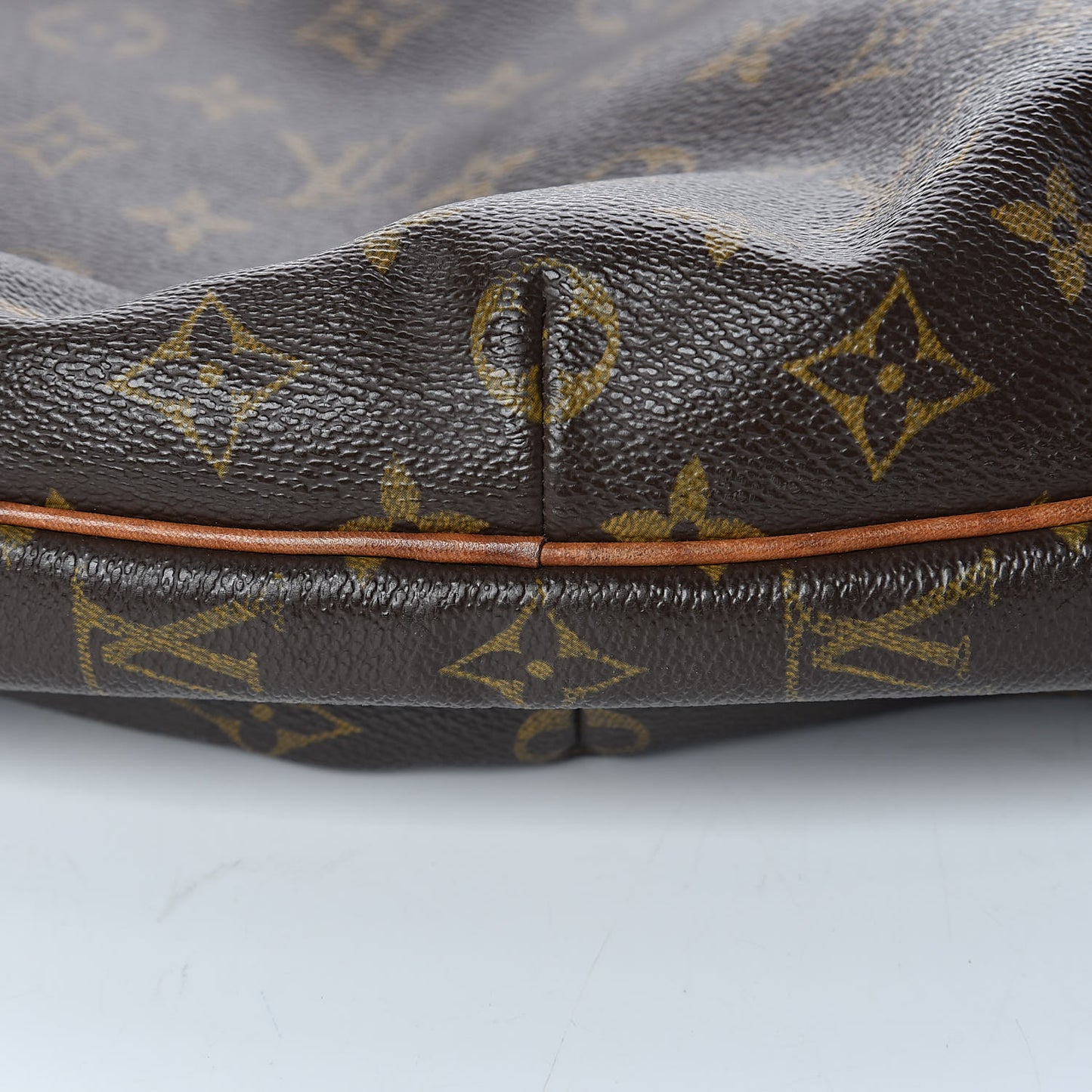 Monogram Croissant GM