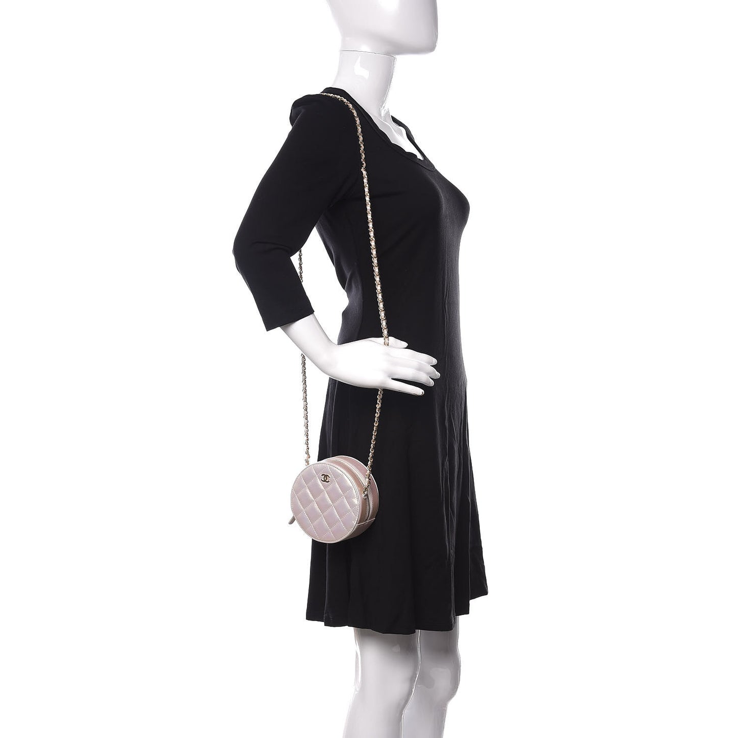 Iridescent Lambskin Quilted Round Clutch With Chain Ivory