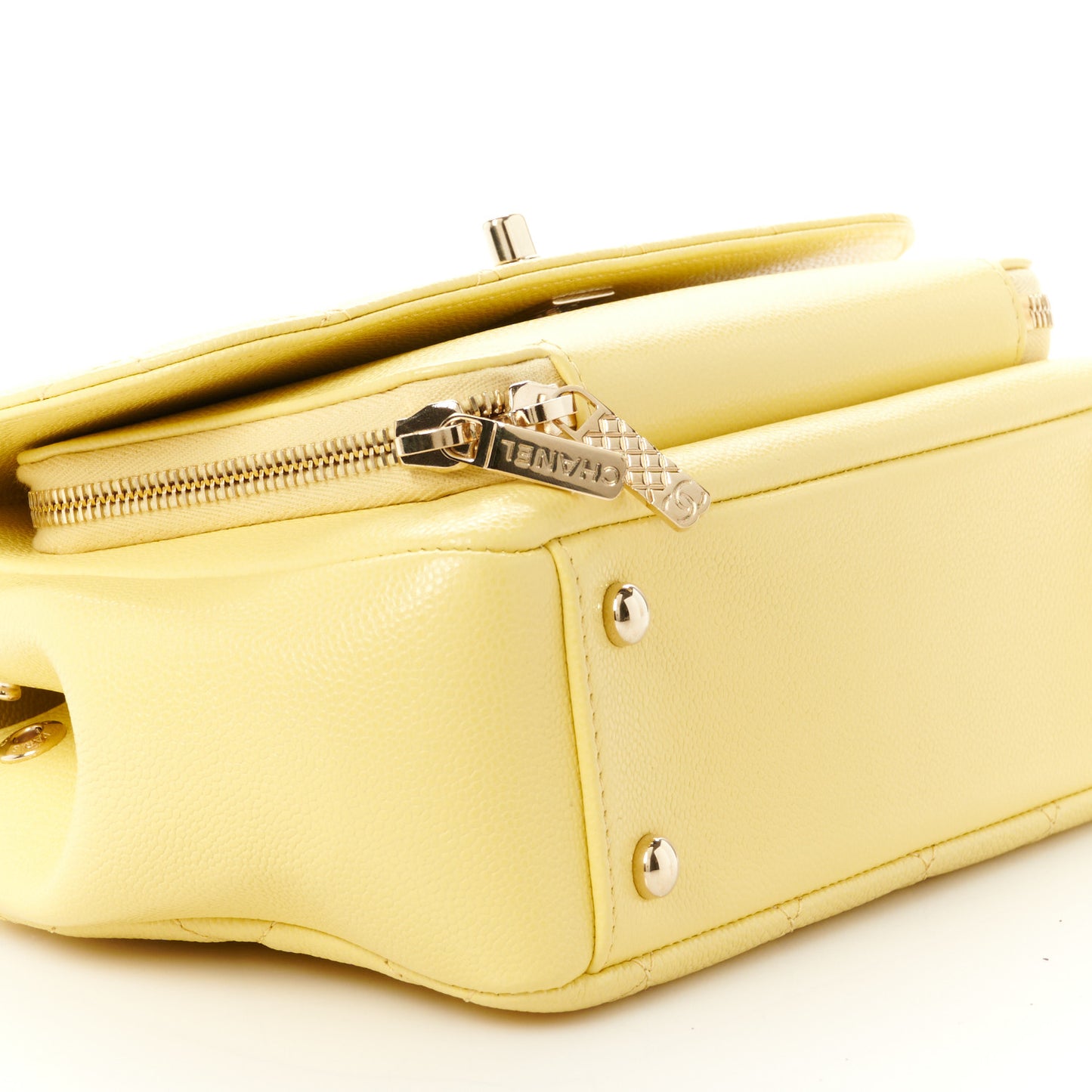 Caviar Quilted Medium Business Affinity Flap Yellow