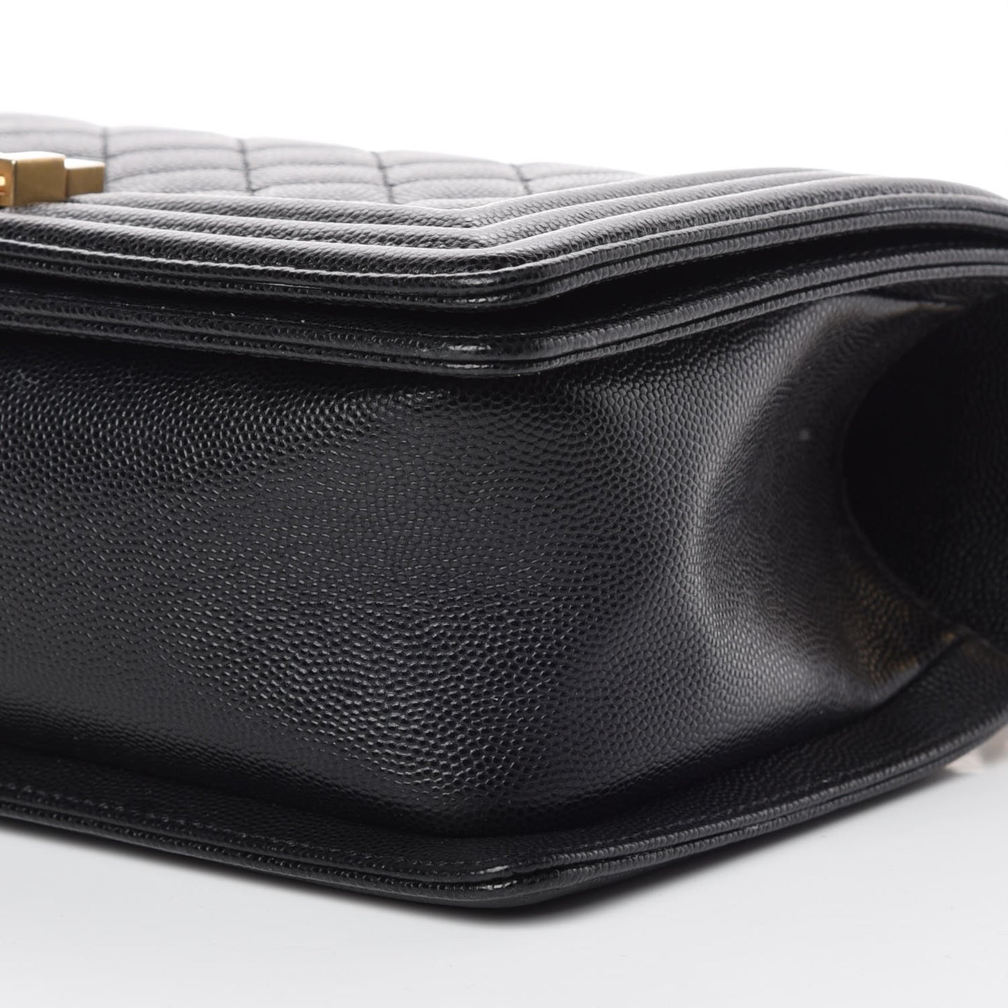 Caviar Quilted Medium Boy Flap Black