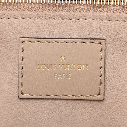 Louis Vuitton Empreinte Monogram Giant Onthego MM Tourterelle 6 of 9