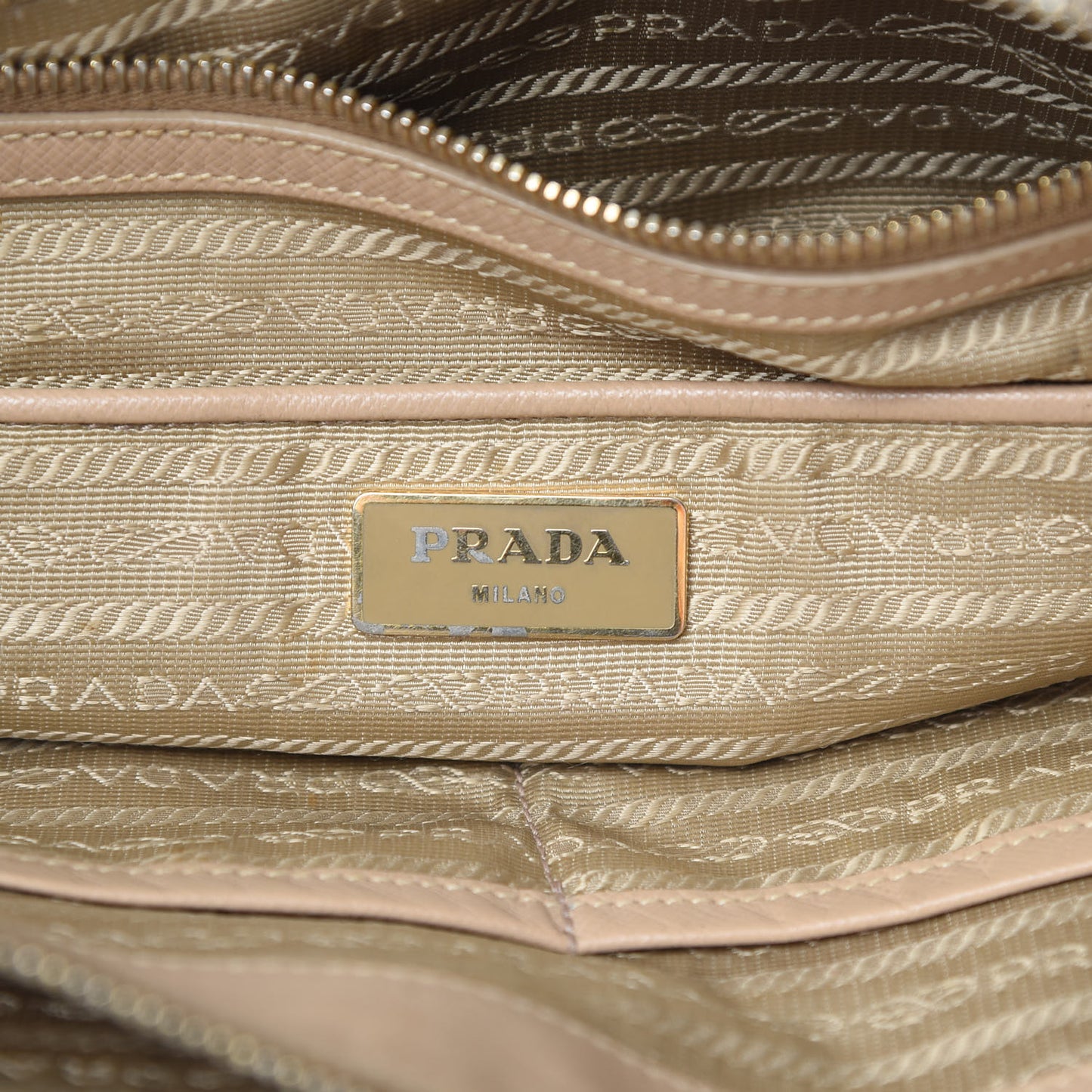 Saffiano Medium Galleria Double Zip Tote Cammeo
